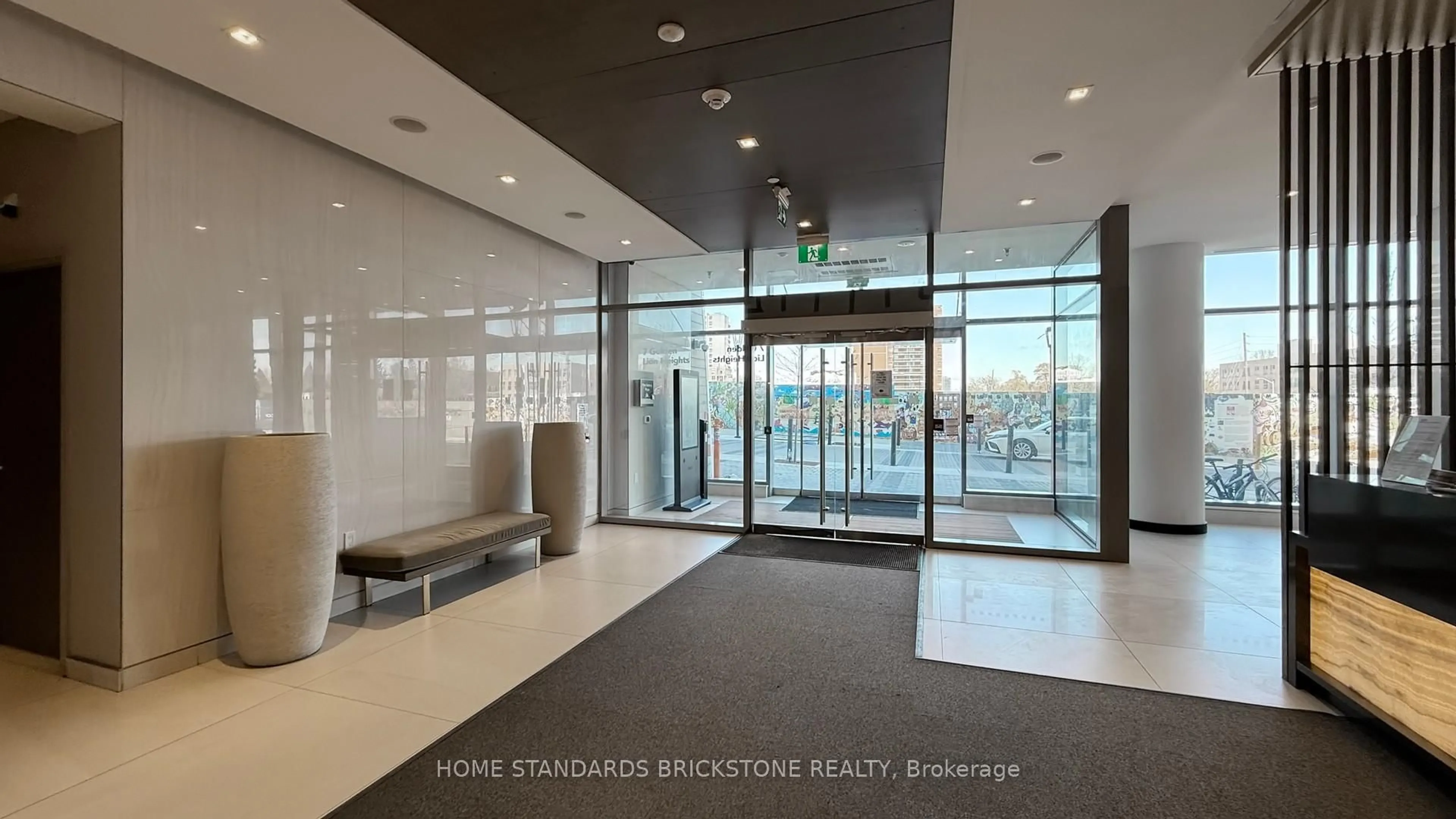 Indoor foyer for 7 Golden Lion Hts #N322, Toronto Ontario M2M 0C1