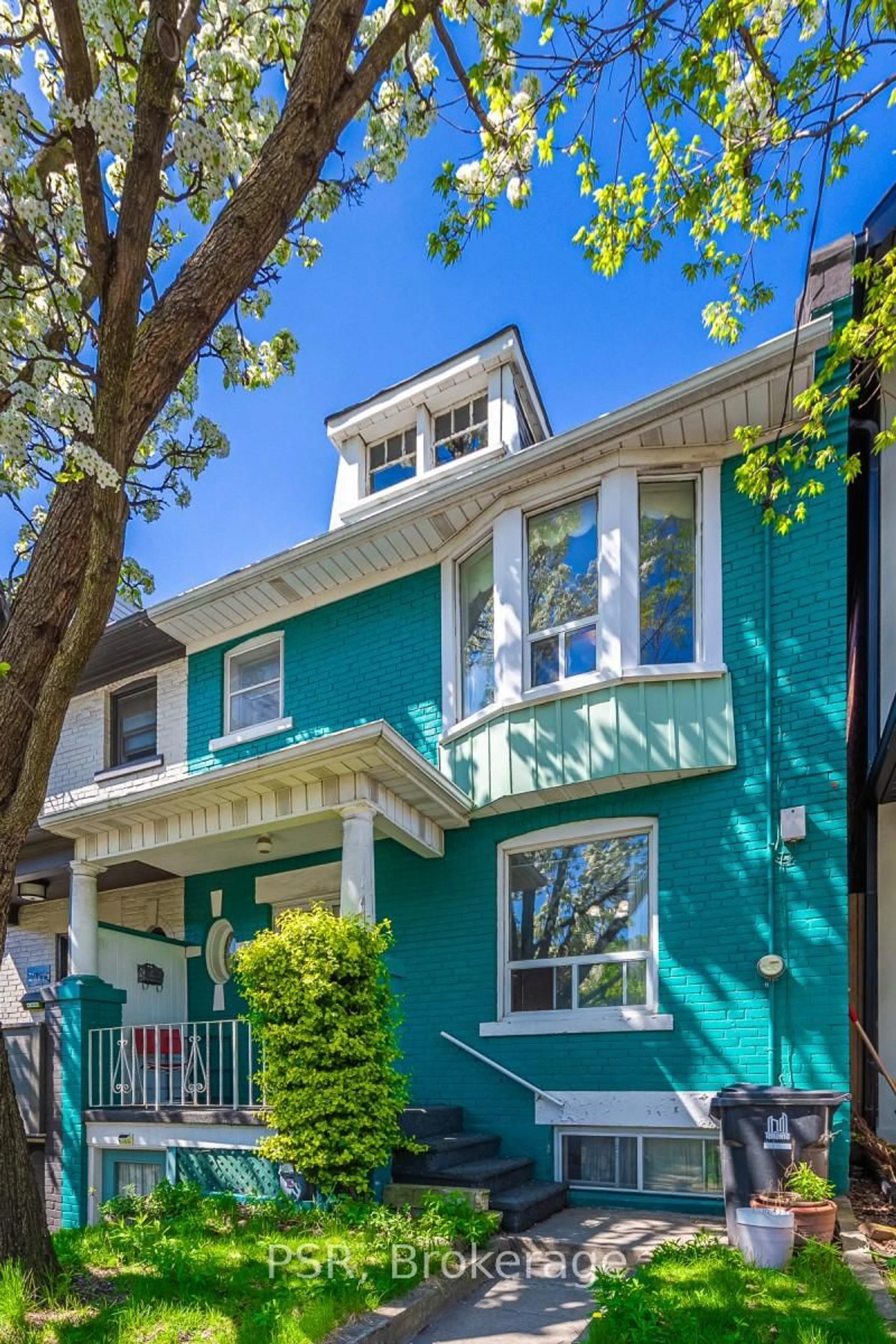 Home with vinyl exterior material, street for 212 Brock Ave, Toronto Ontario M6K 2L9