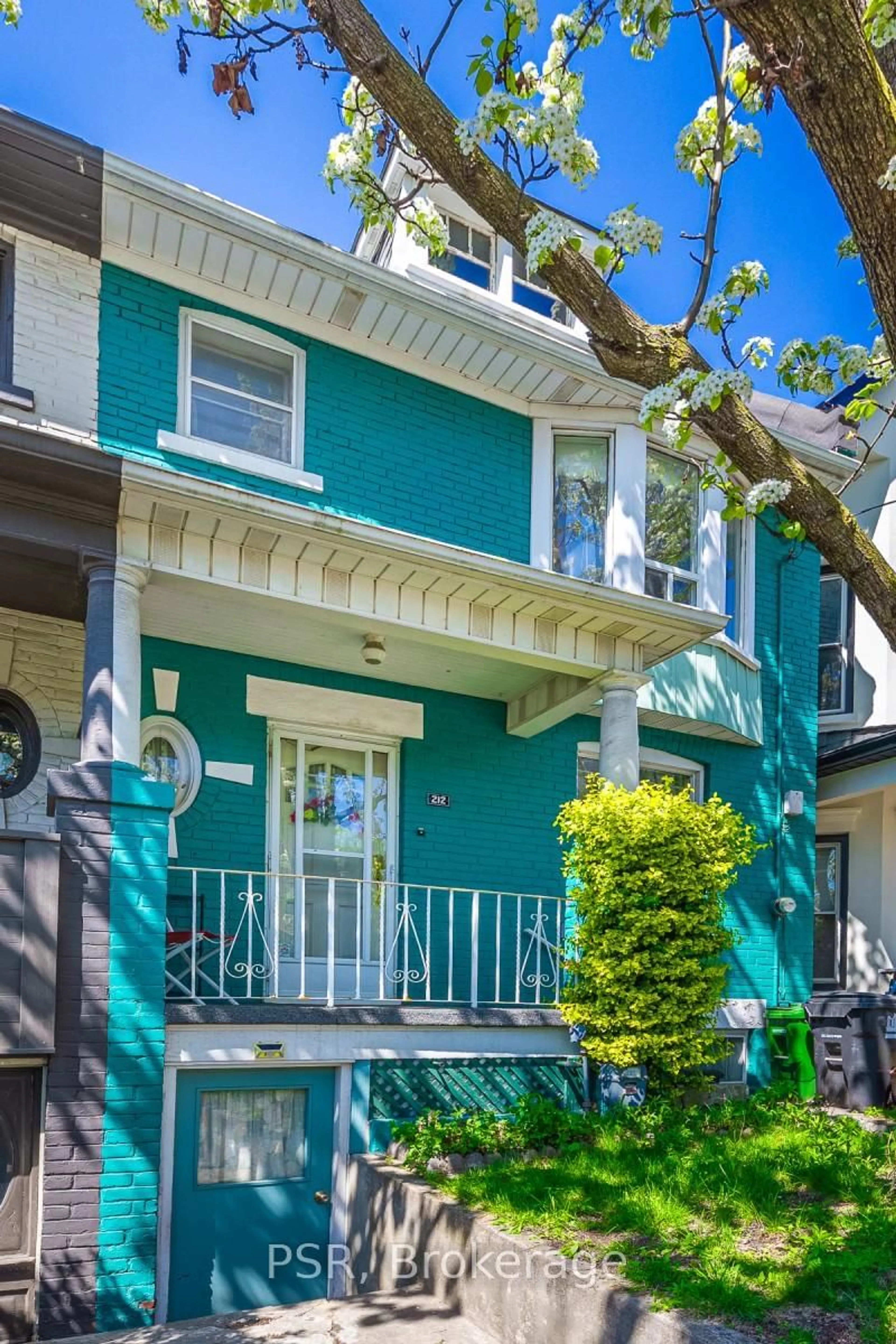 Home with vinyl exterior material, street for 212 Brock Ave, Toronto Ontario M6K 2L9