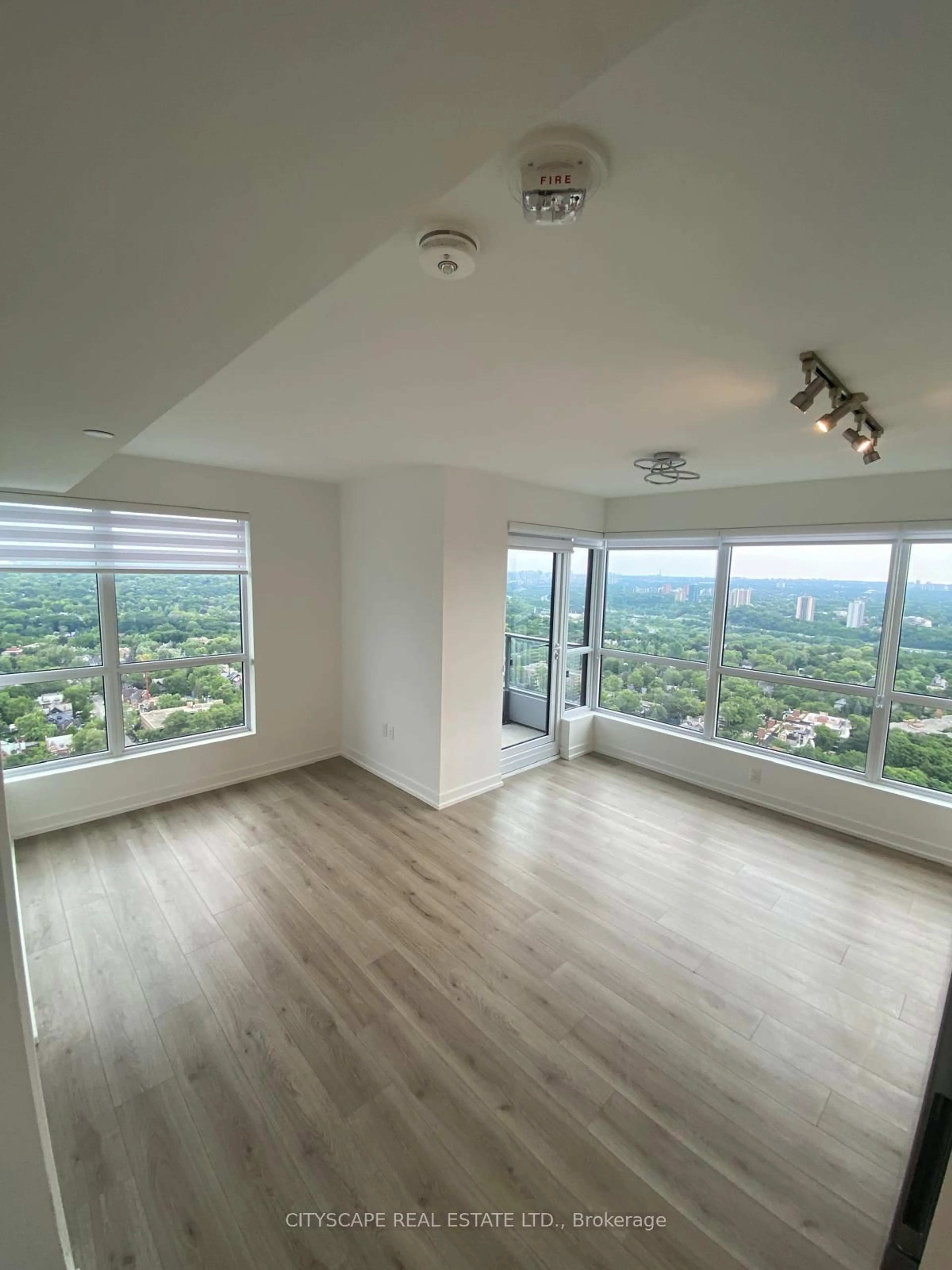 A pic of a room for 395 Bloor St #3607, Toronto Ontario M4W 0B4