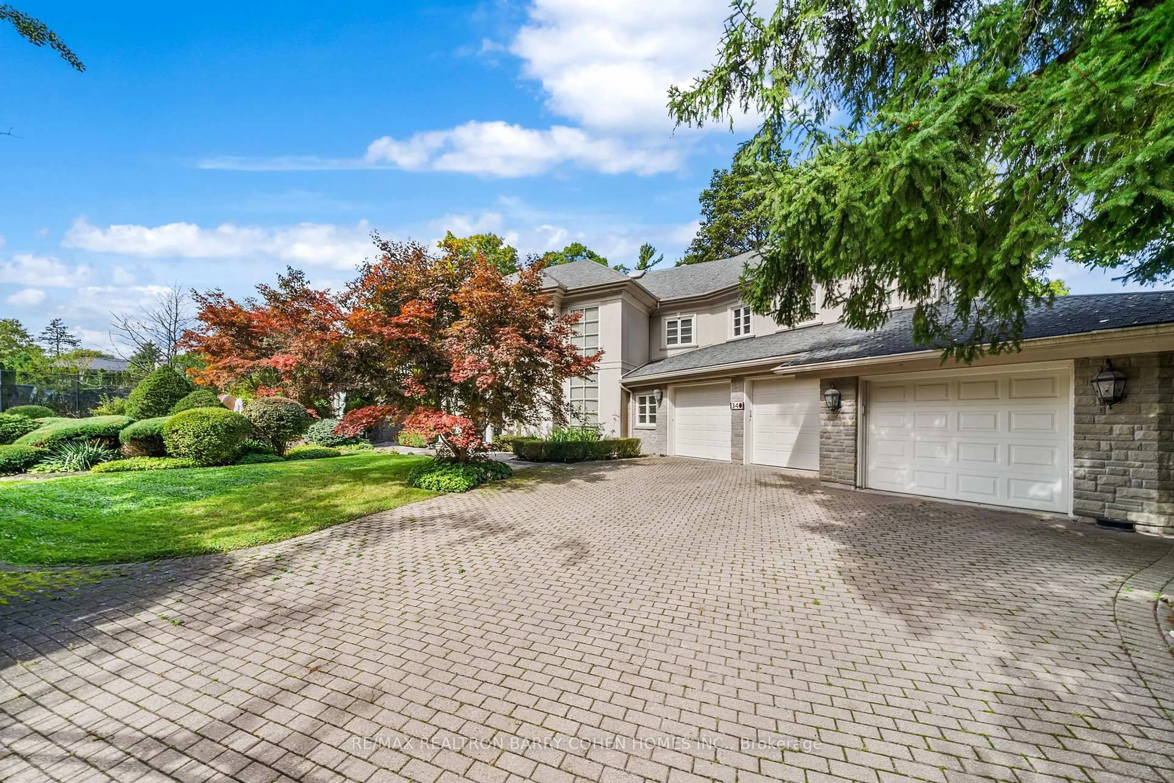 A pic from outside/outdoor area/front of a property/back of a property/a pic from drone, street for 340 Riverview Dr, Toronto Ontario M4N 3E1