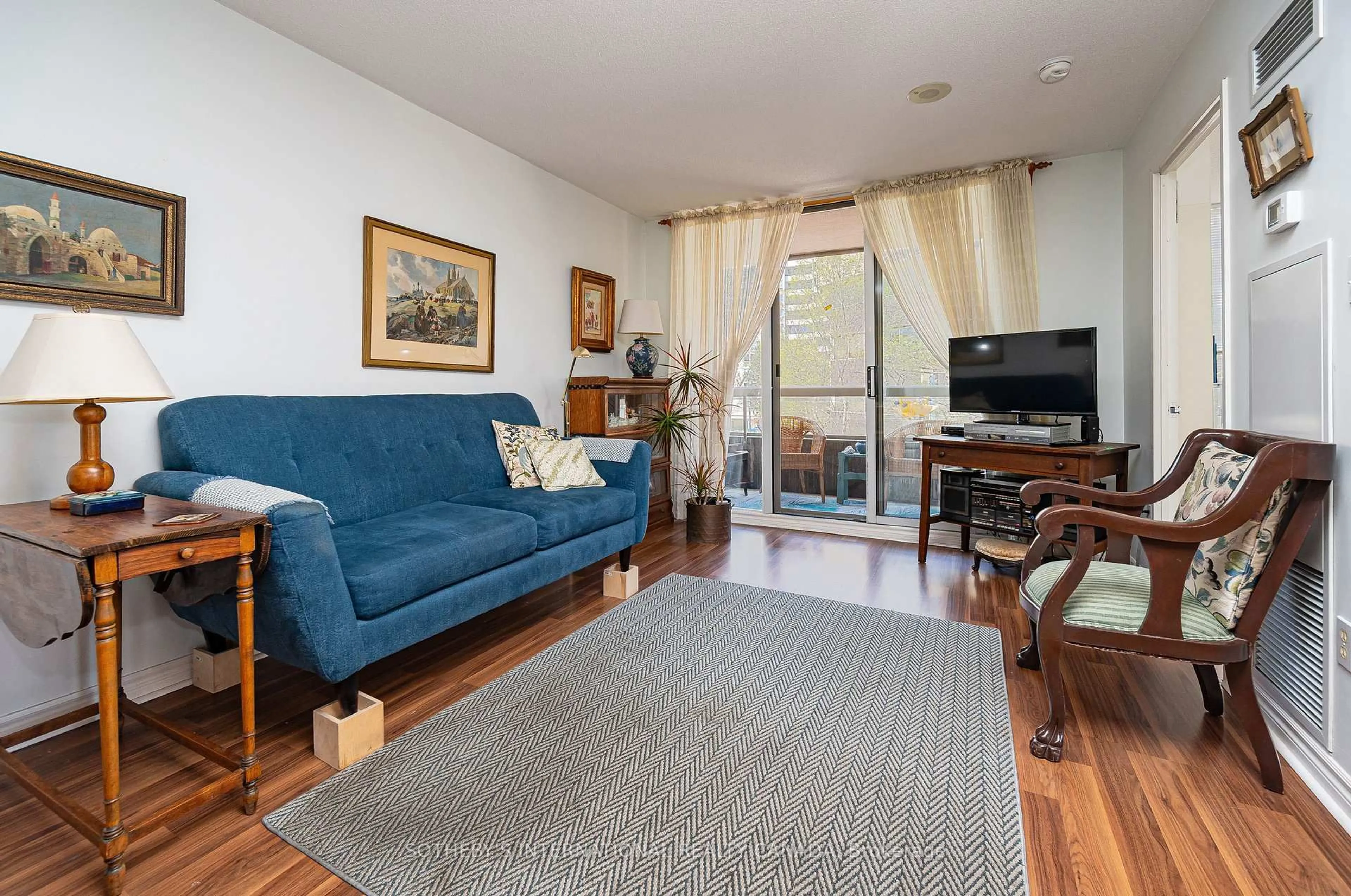 Living room with furniture, unknown for 253 Merton St #215, Toronto Ontario M4S 3H2