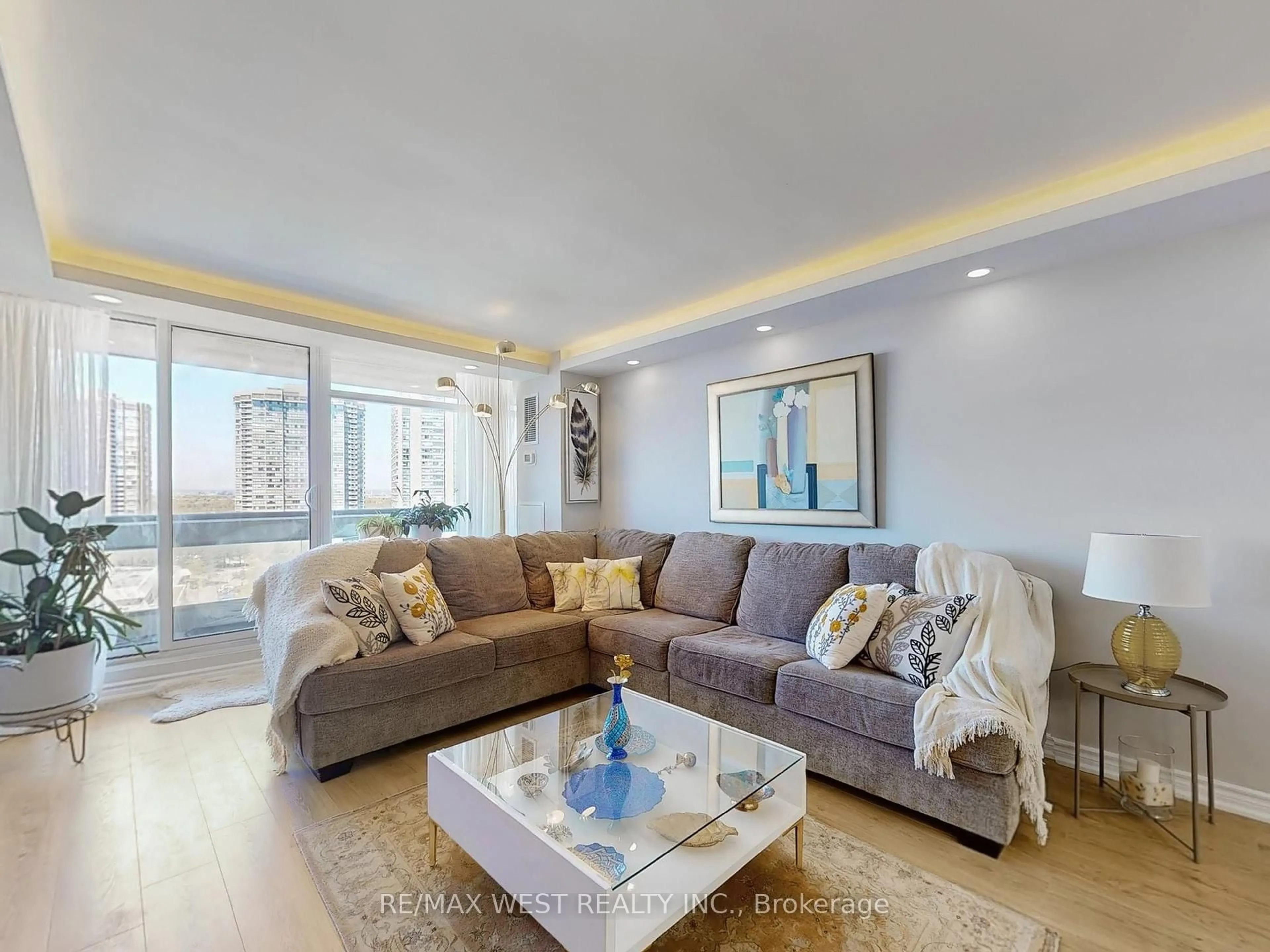 Living room with furniture, unknown for 1555 Finch Ave #1108, Toronto Ontario M2J 4X9