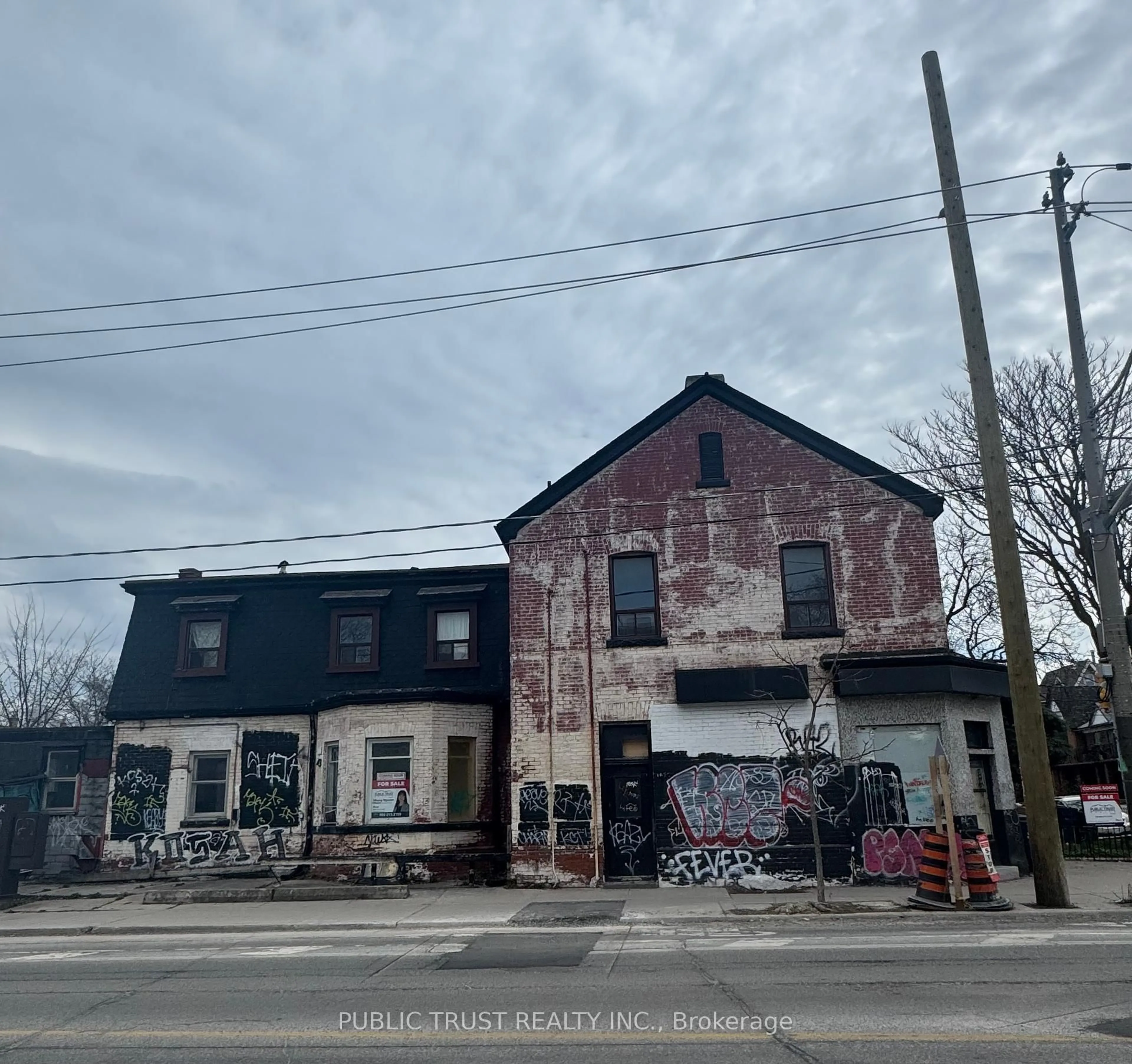 Unknown for 165 Brunswick Ave. N/A, Toronto Ontario M5S 2M3