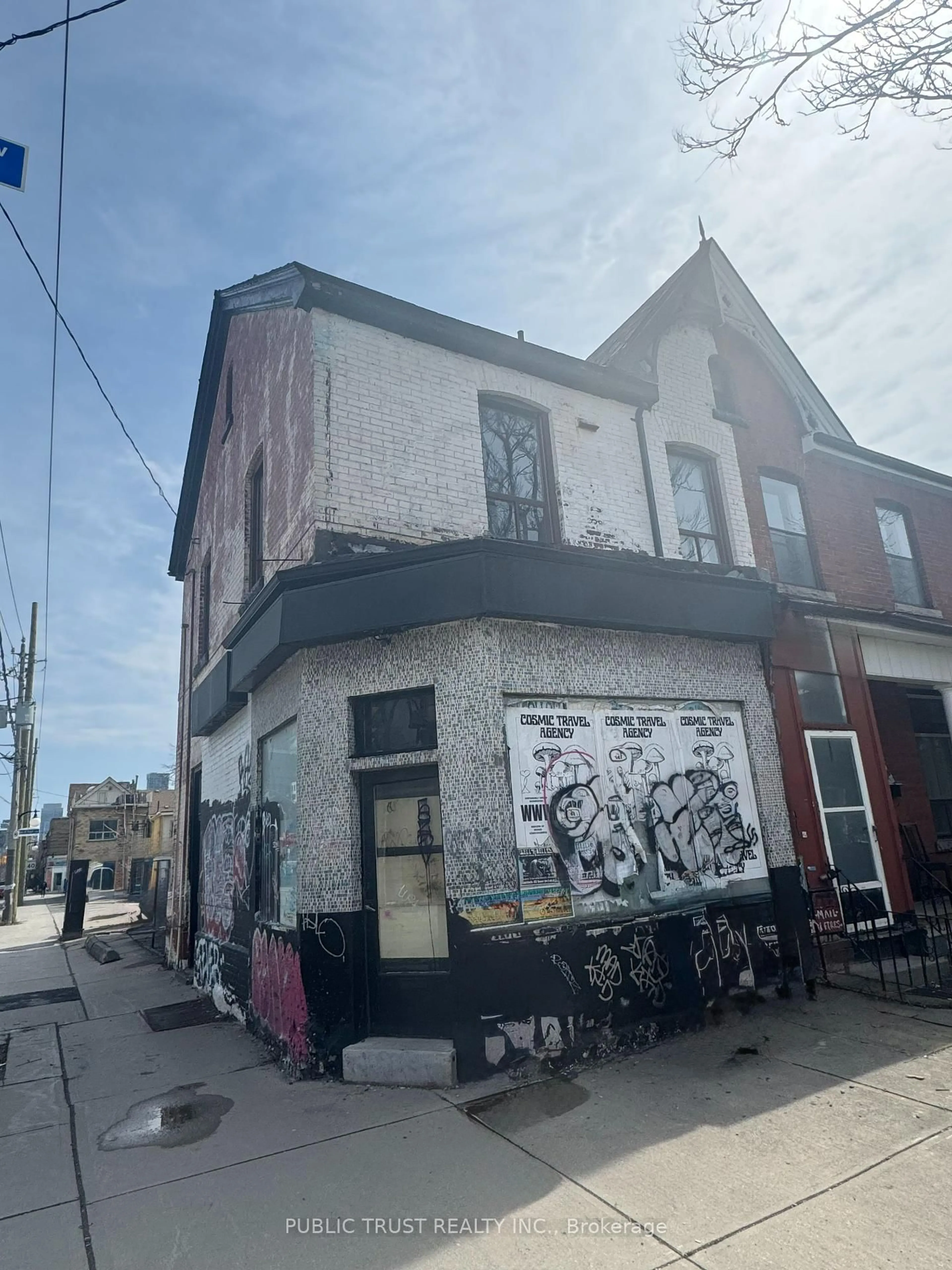 A pic of a room for 165 Brunswick Ave. N/A, Toronto Ontario M5S 2M3