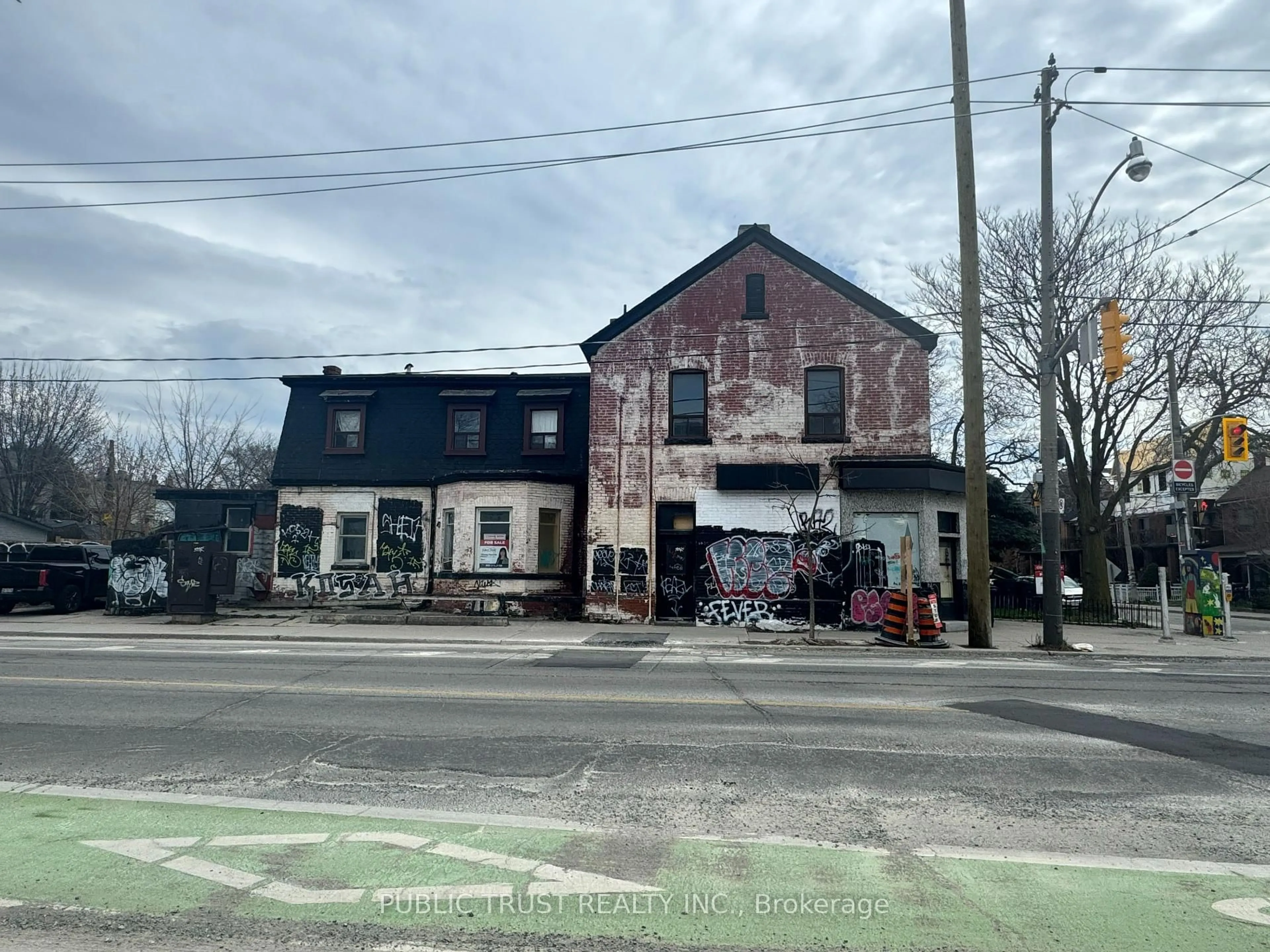 Blurry image for 165 Brunswick Ave. N/A, Toronto Ontario M5S 2M3
