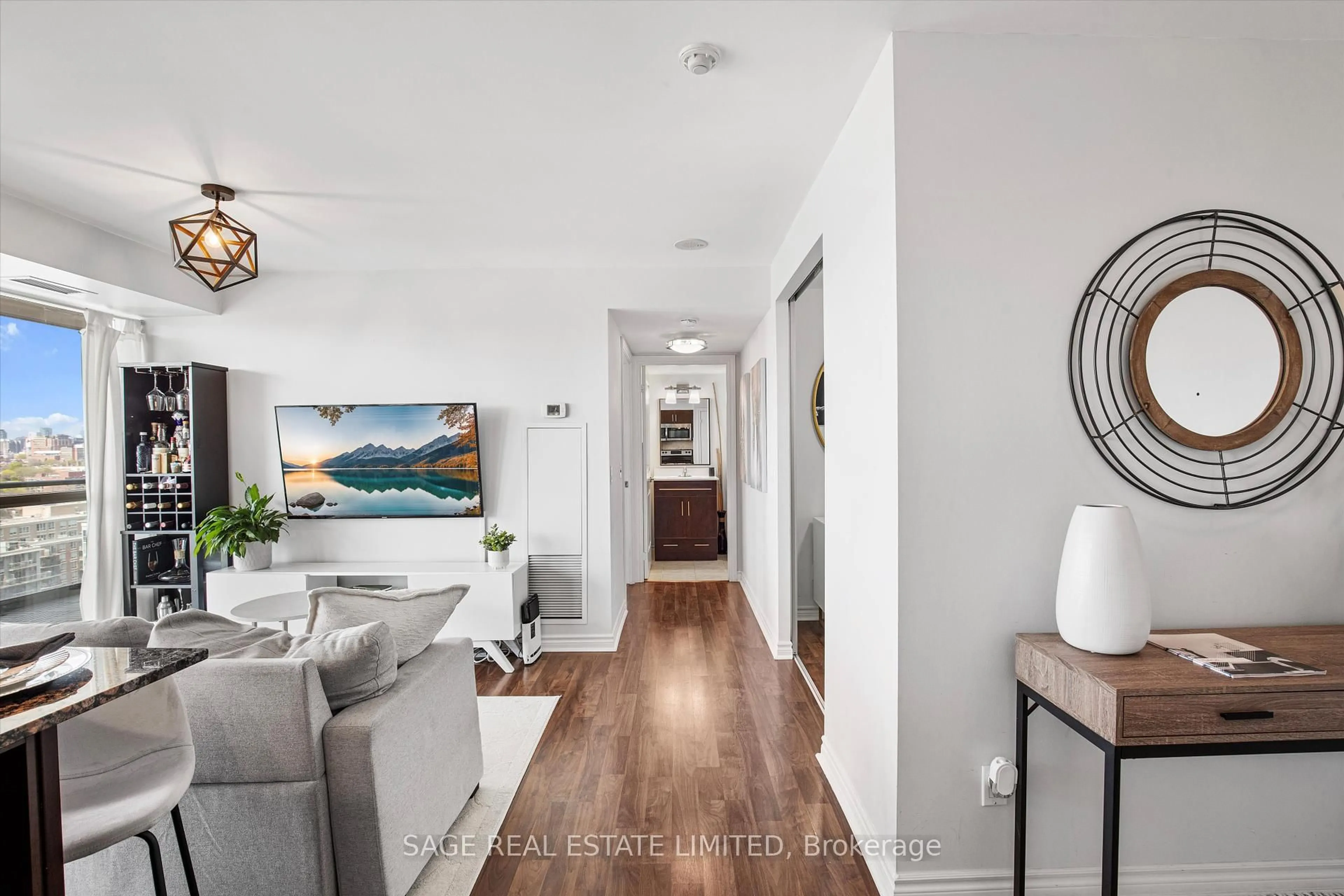 Indoor entryway for 100 Western Battery Rd #1508, Toronto Ontario M6K 3S2