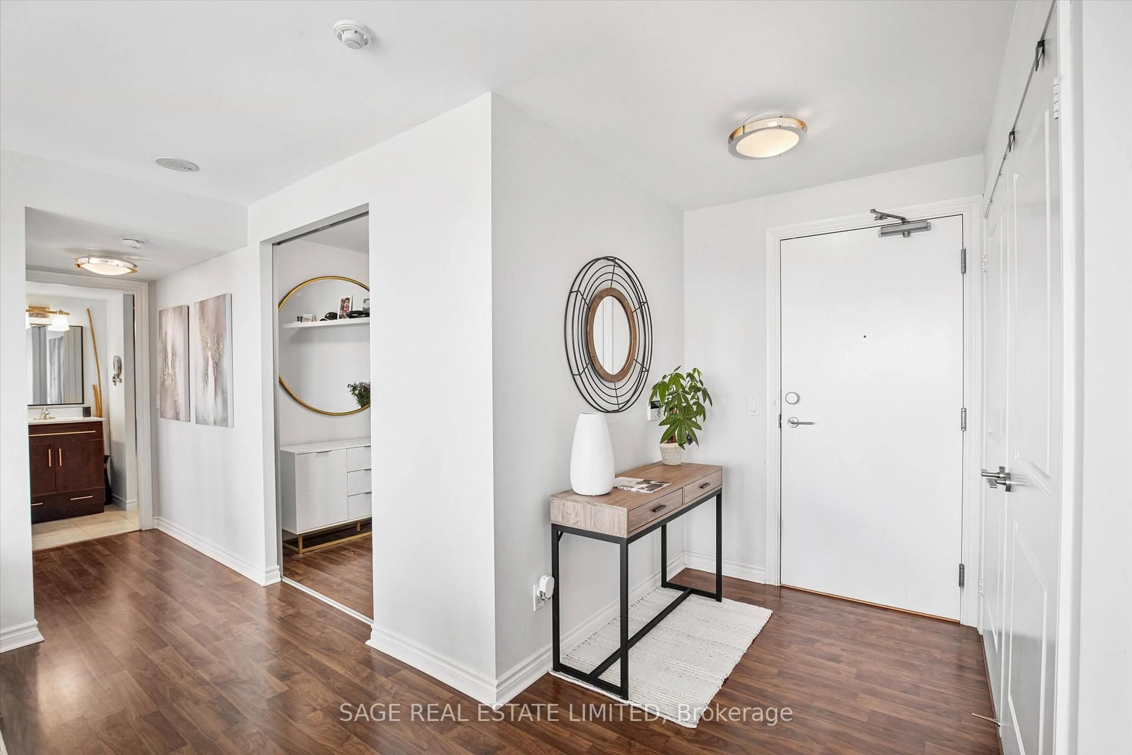 Indoor entryway for 100 Western Battery Rd #1508, Toronto Ontario M6K 3S2
