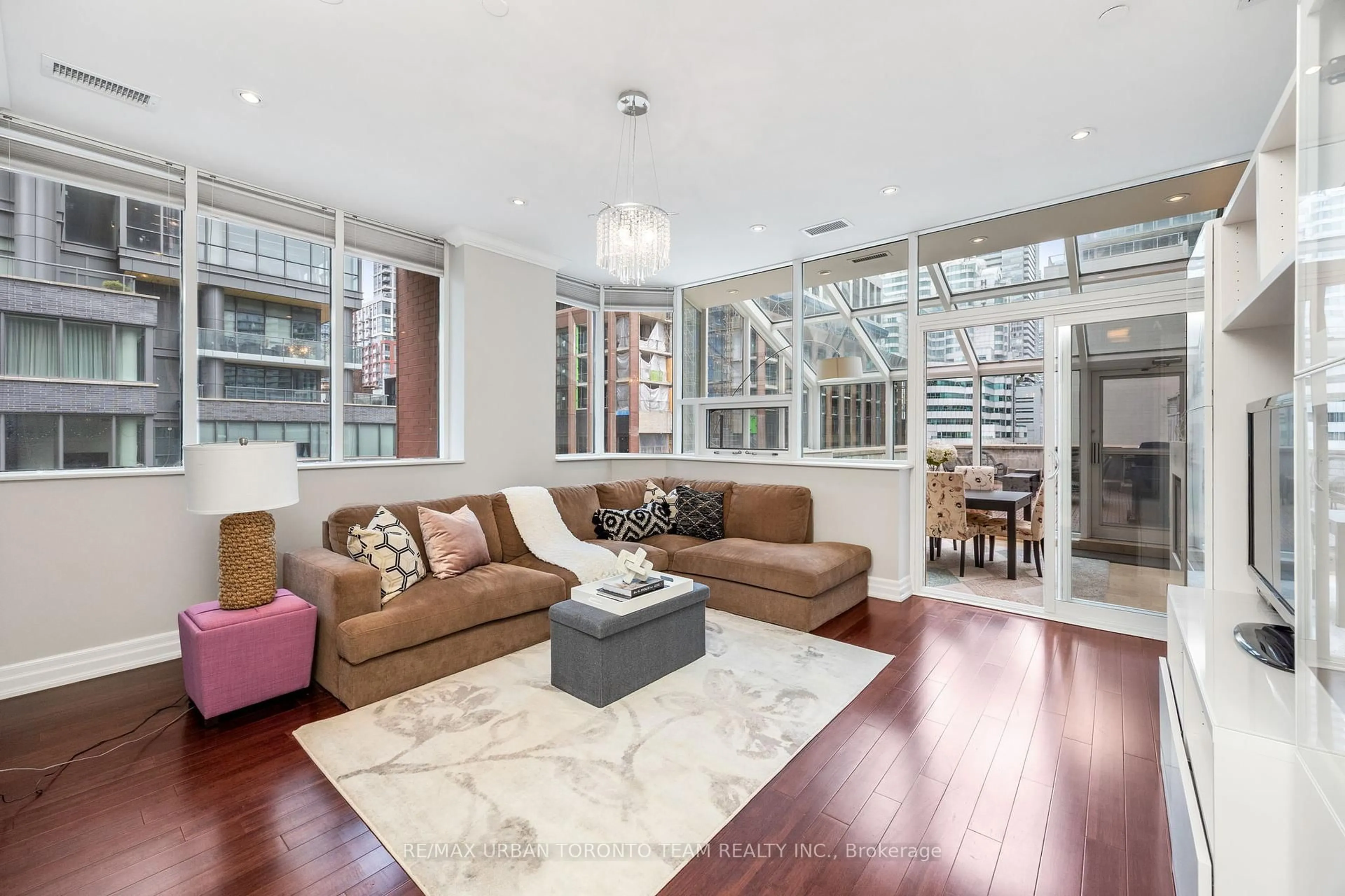 Living room with furniture, unknown for 393 King St #401, Toronto Ontario M5V 3G8