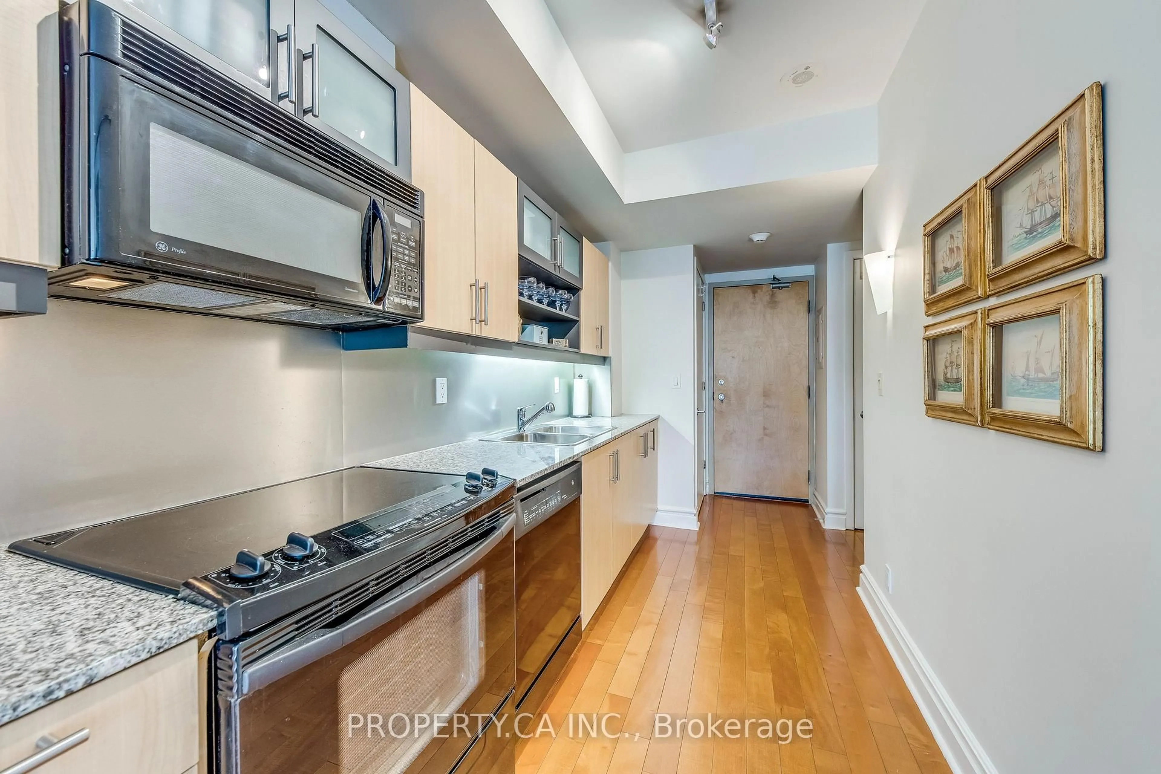Standard kitchen, unknown for 350 Wellington St #M07, Toronto Ontario M5V 3W9