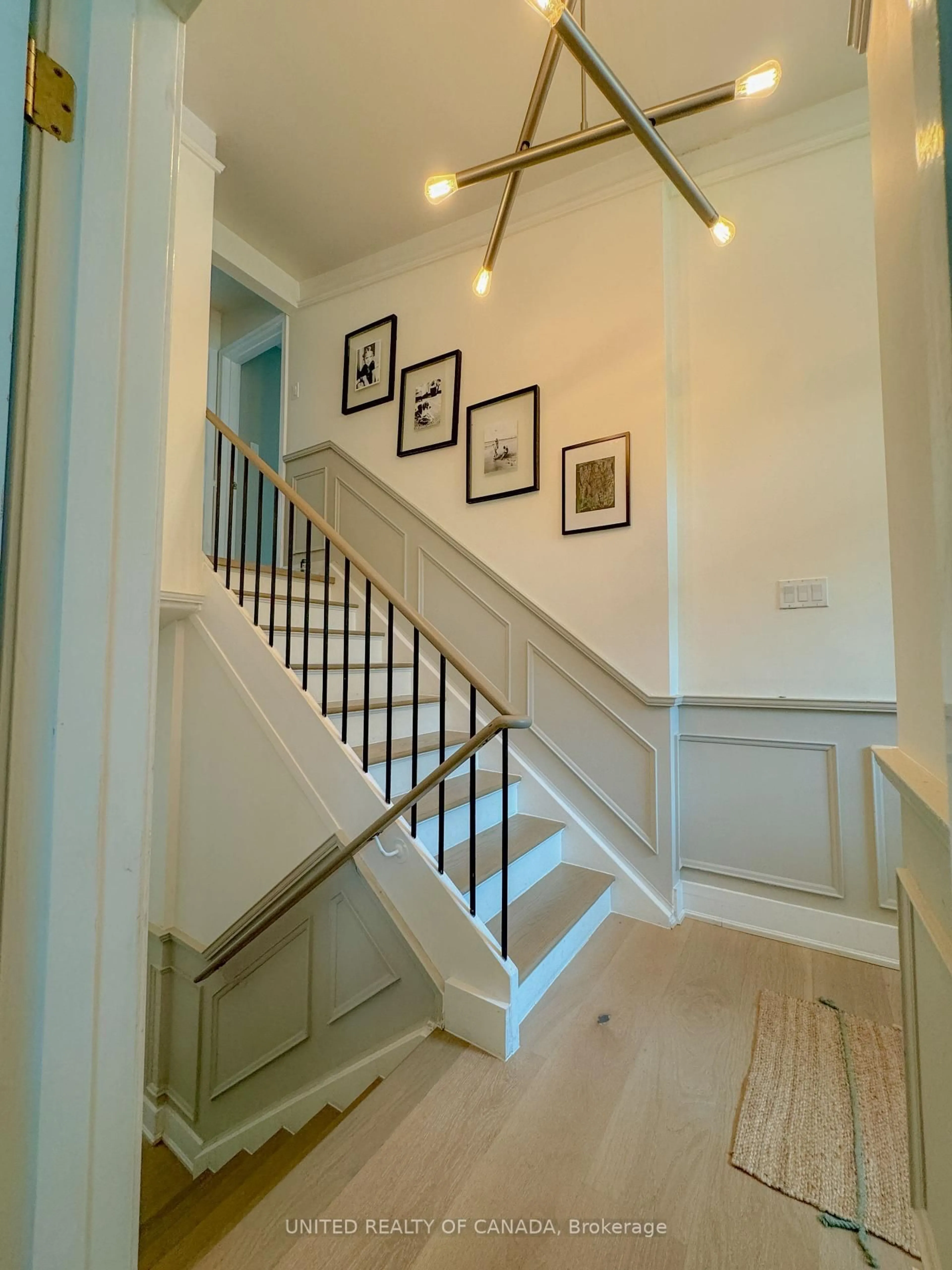 Stairs for 178 Three Valleys Dr, Toronto Ontario M3A 3L8