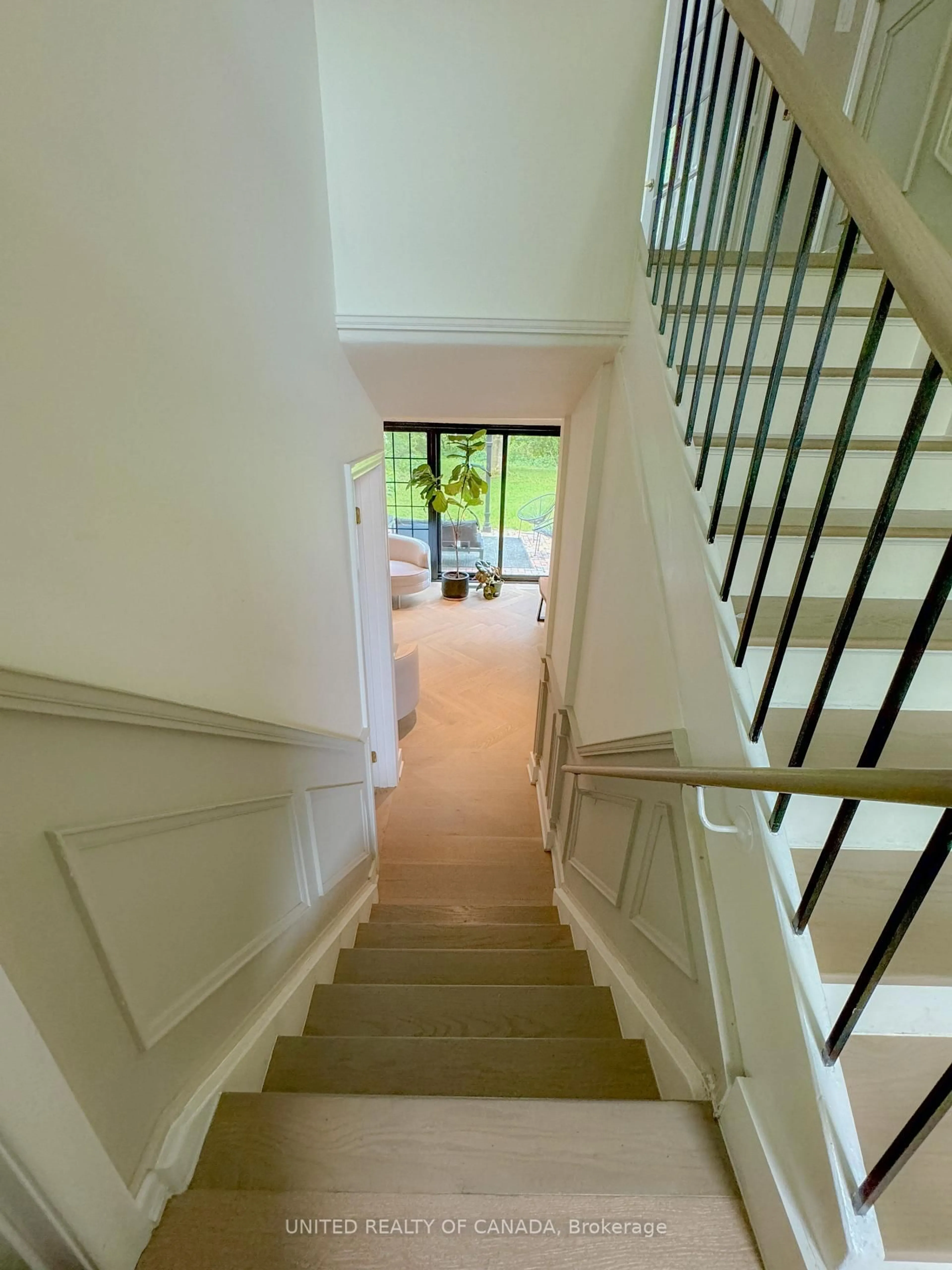 Stairs for 178 Three Valleys Dr, Toronto Ontario M3A 3L8