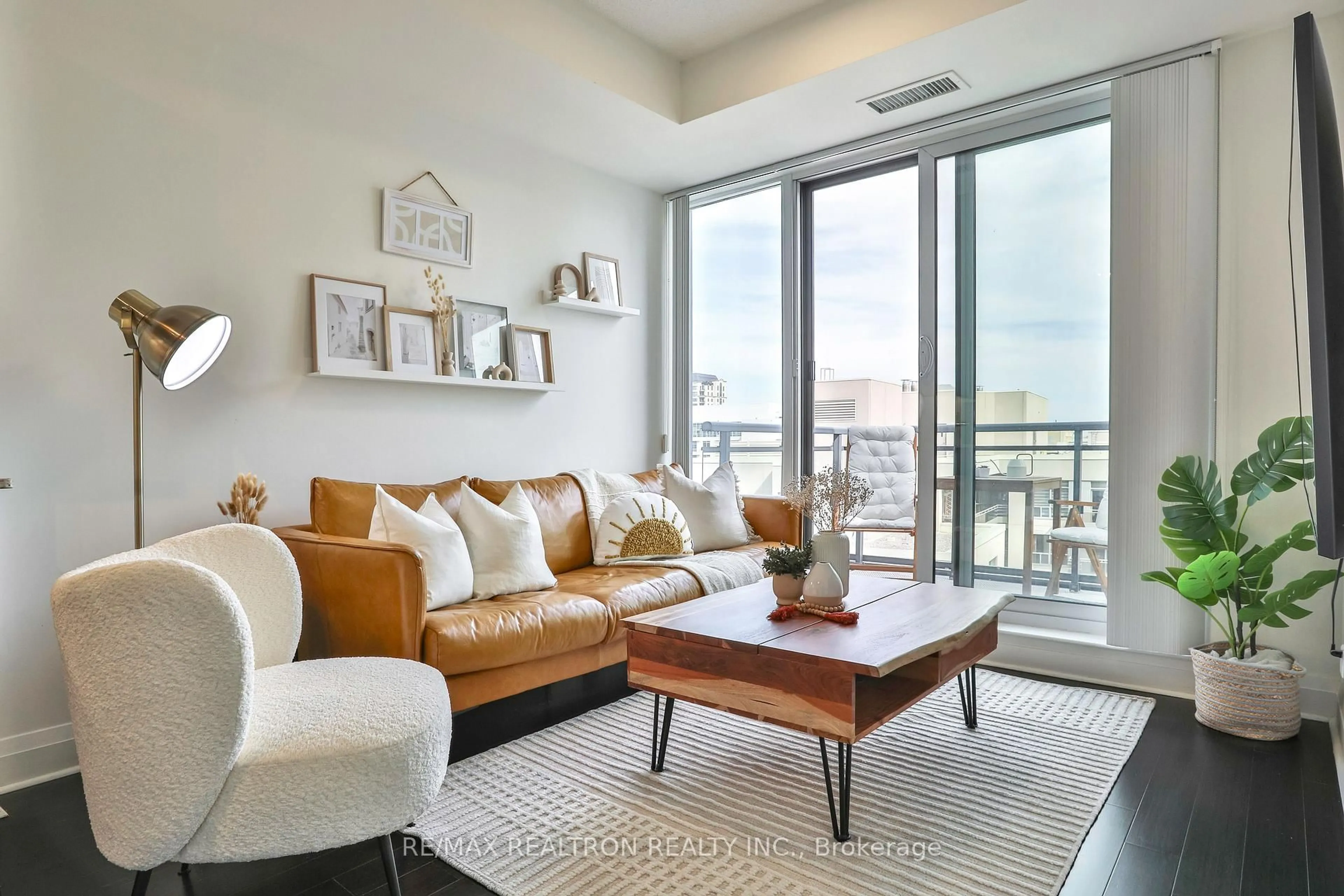 Living room with furniture, unknown for 17 Kenaston Gdns #816, Toronto Ontario M2K 0B9