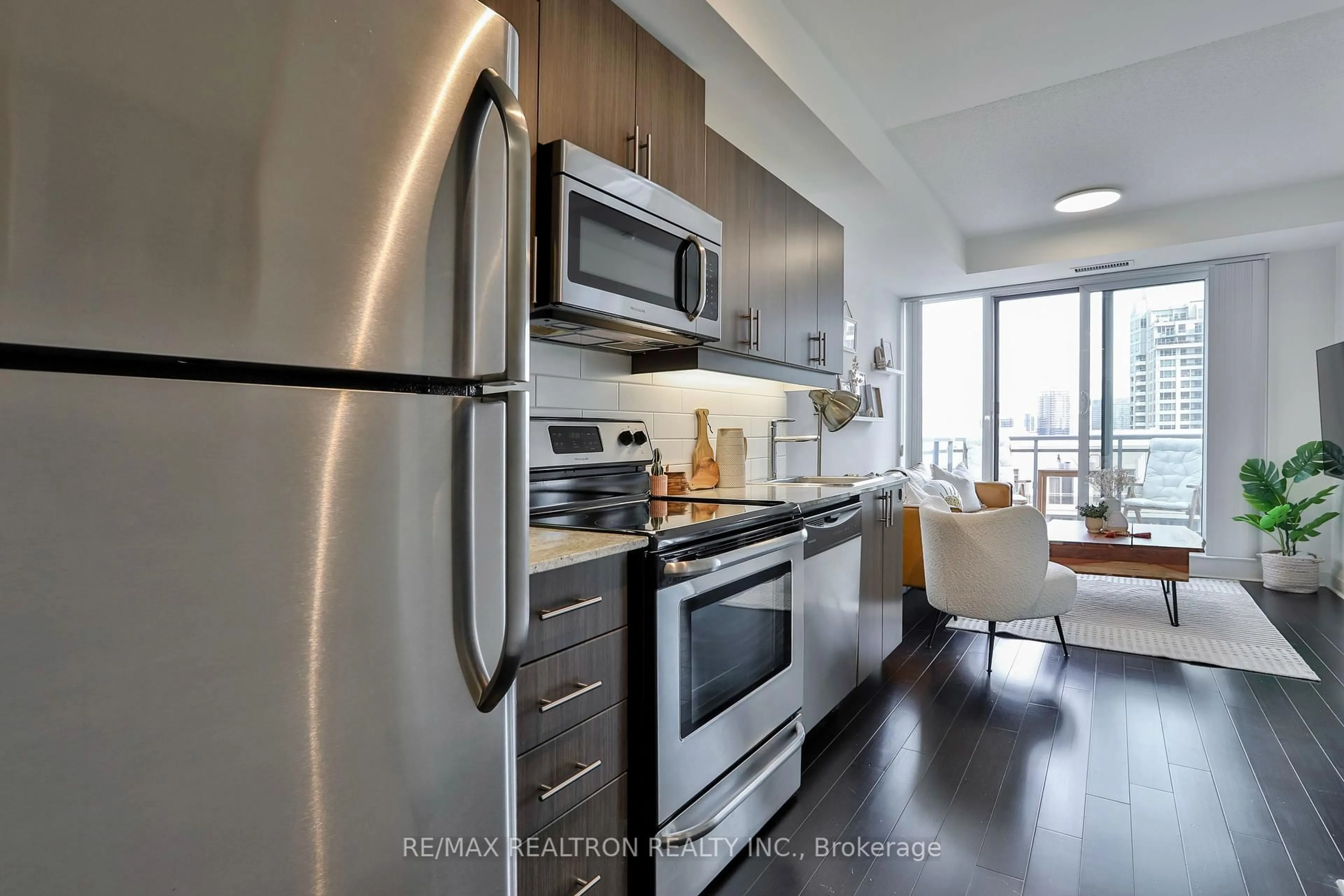 Standard kitchen, unknown for 17 Kenaston Gdns #816, Toronto Ontario M2K 0B9