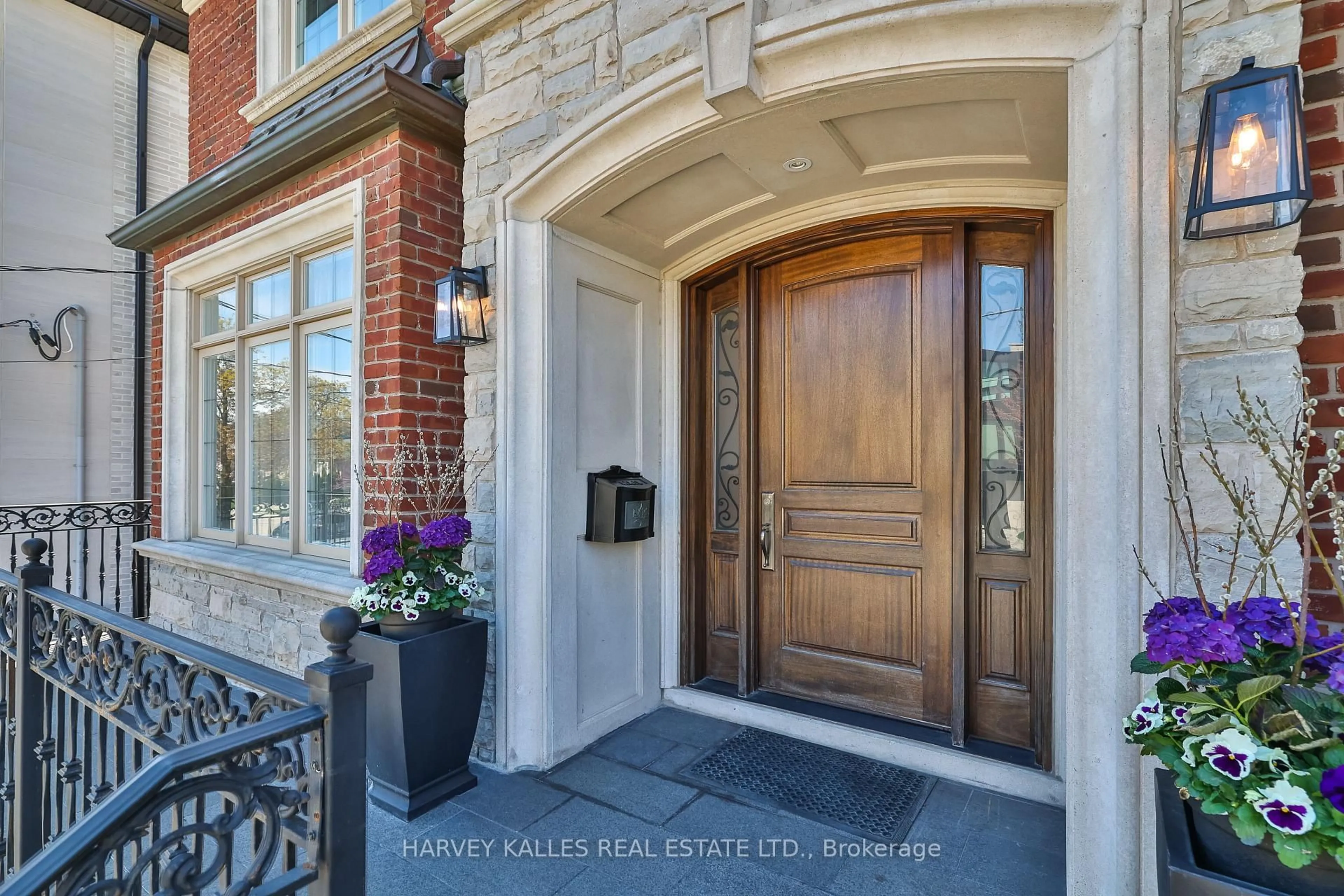 Indoor entryway for 189 Haddington Ave, Toronto Ontario M5M 2P7