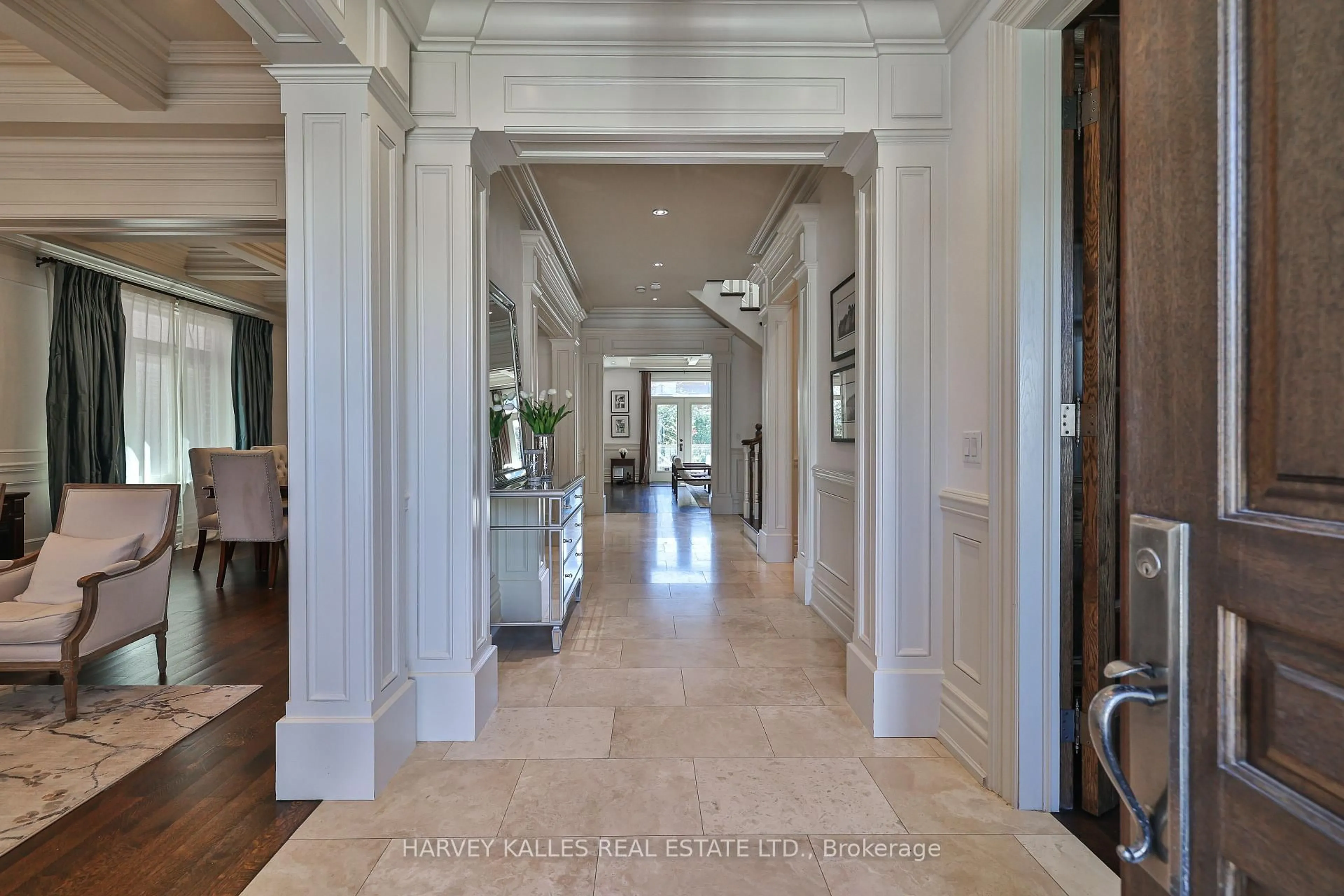 Indoor foyer for 189 Haddington Ave, Toronto Ontario M5M 2P7
