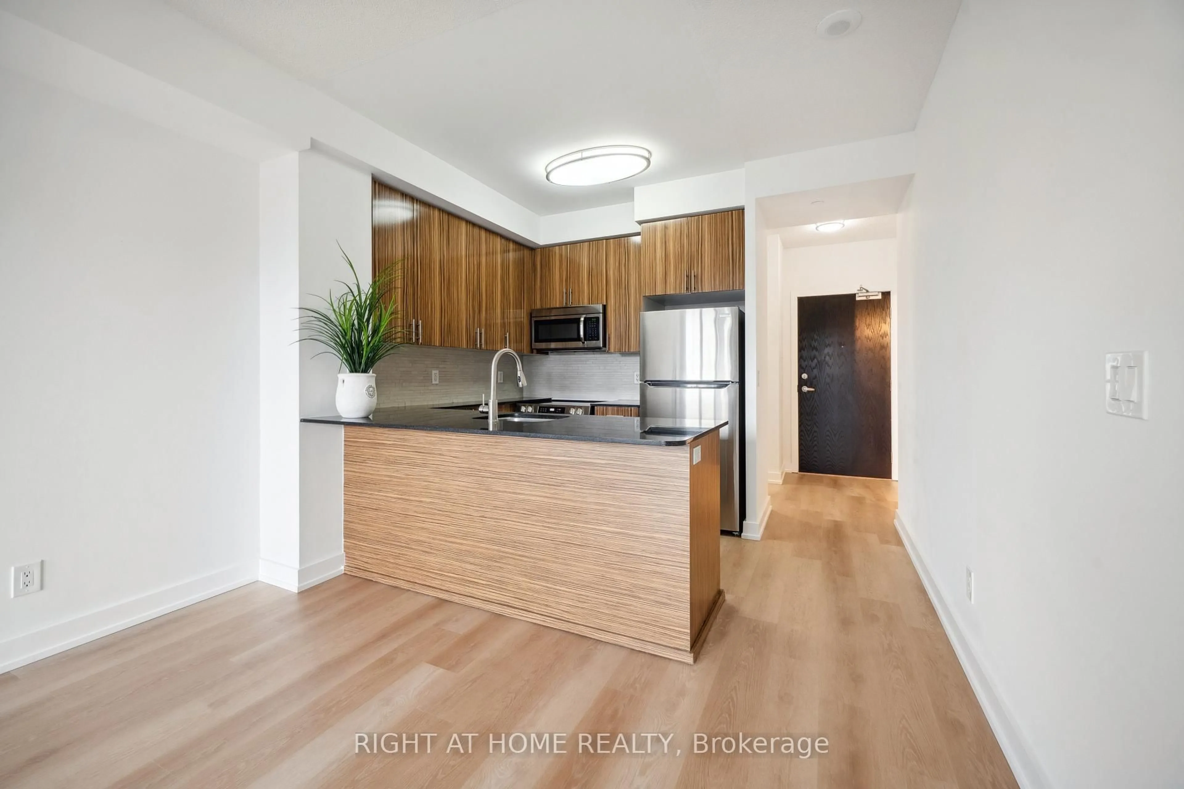Standard kitchen, wood/laminate floor for 225 Sackville St #1005, Toronto Ontario M5A 0B9