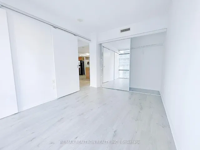 Additional property image - 37 Grosvenor St Unit 1009