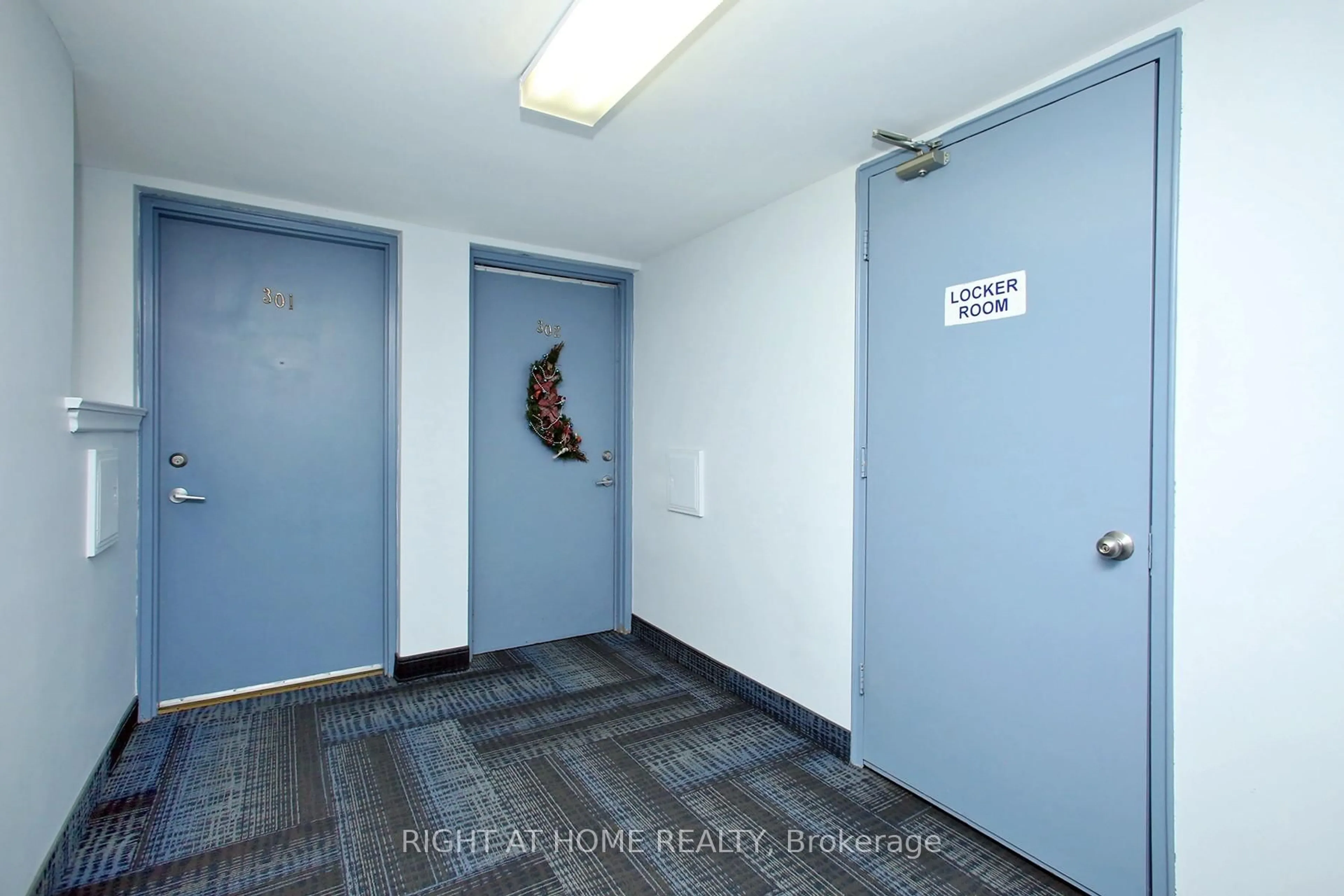 Unknown for 59 Neptune Dr #301, Toronto Ontario M6A 1X2