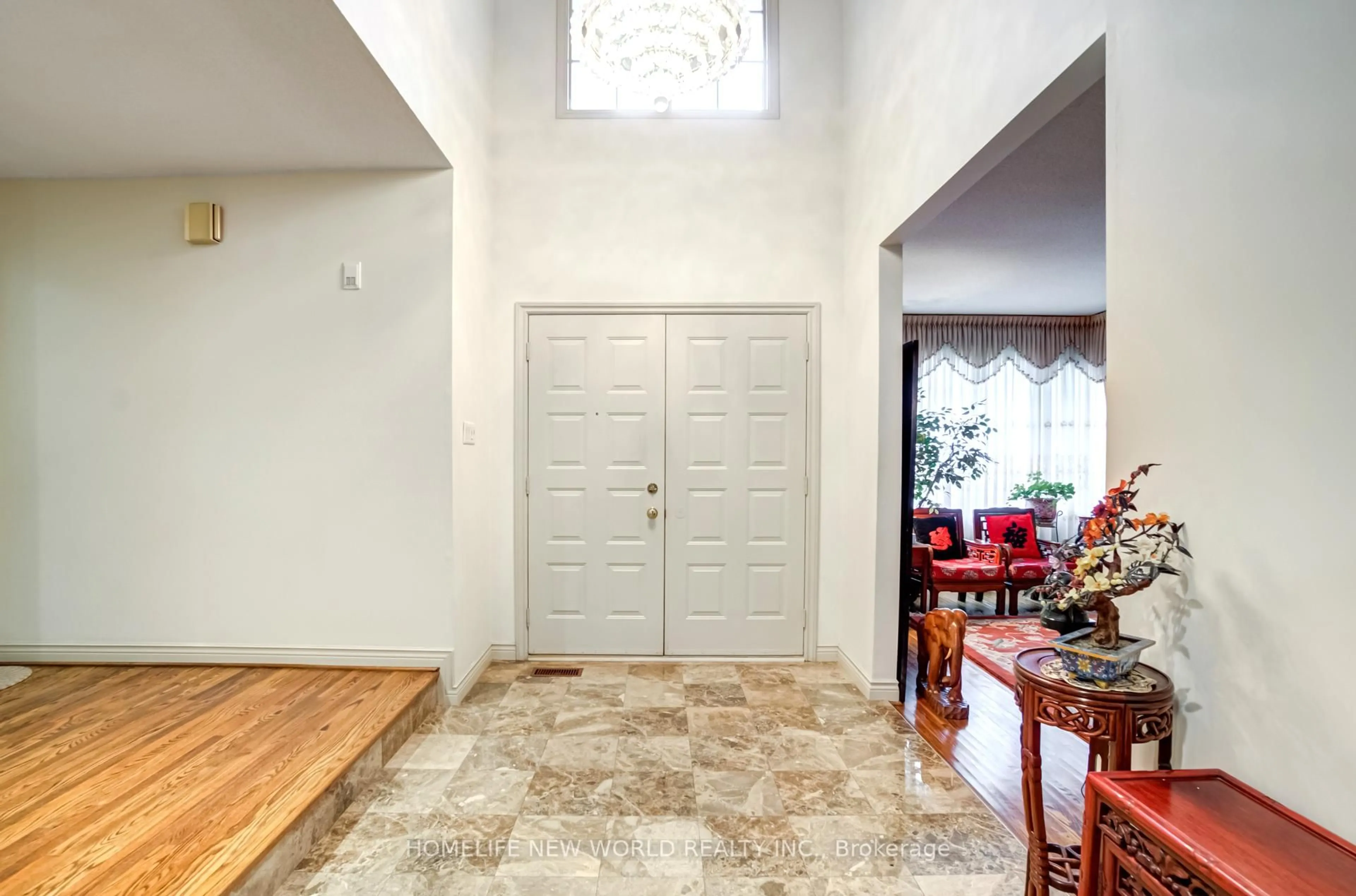 Indoor foyer for 4 Tarbert Rd, Toronto Ontario M2M 2Y2