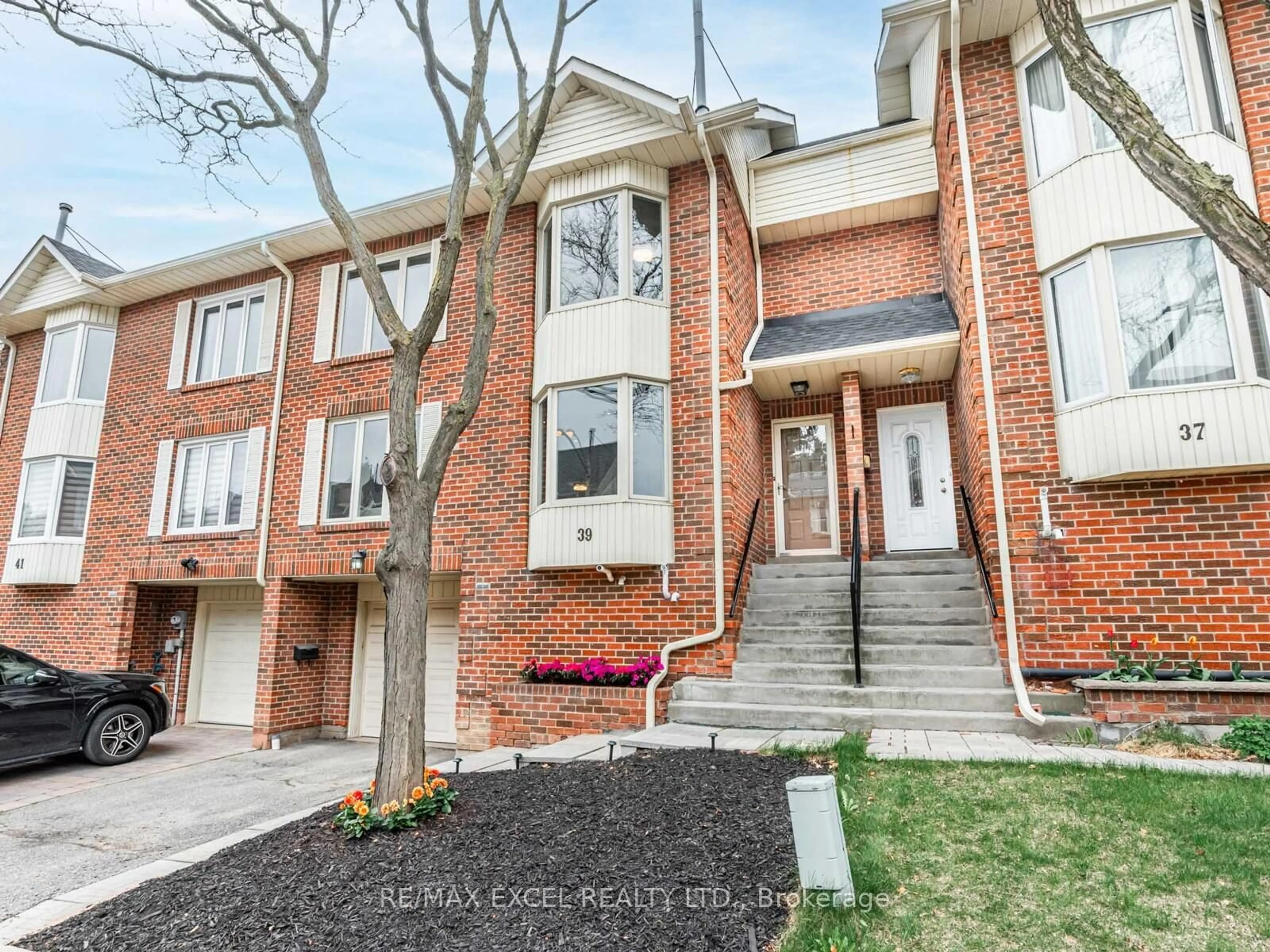 Home with brick exterior material, street for 39 Protea Gdns, Toronto Ontario M2K 2W5