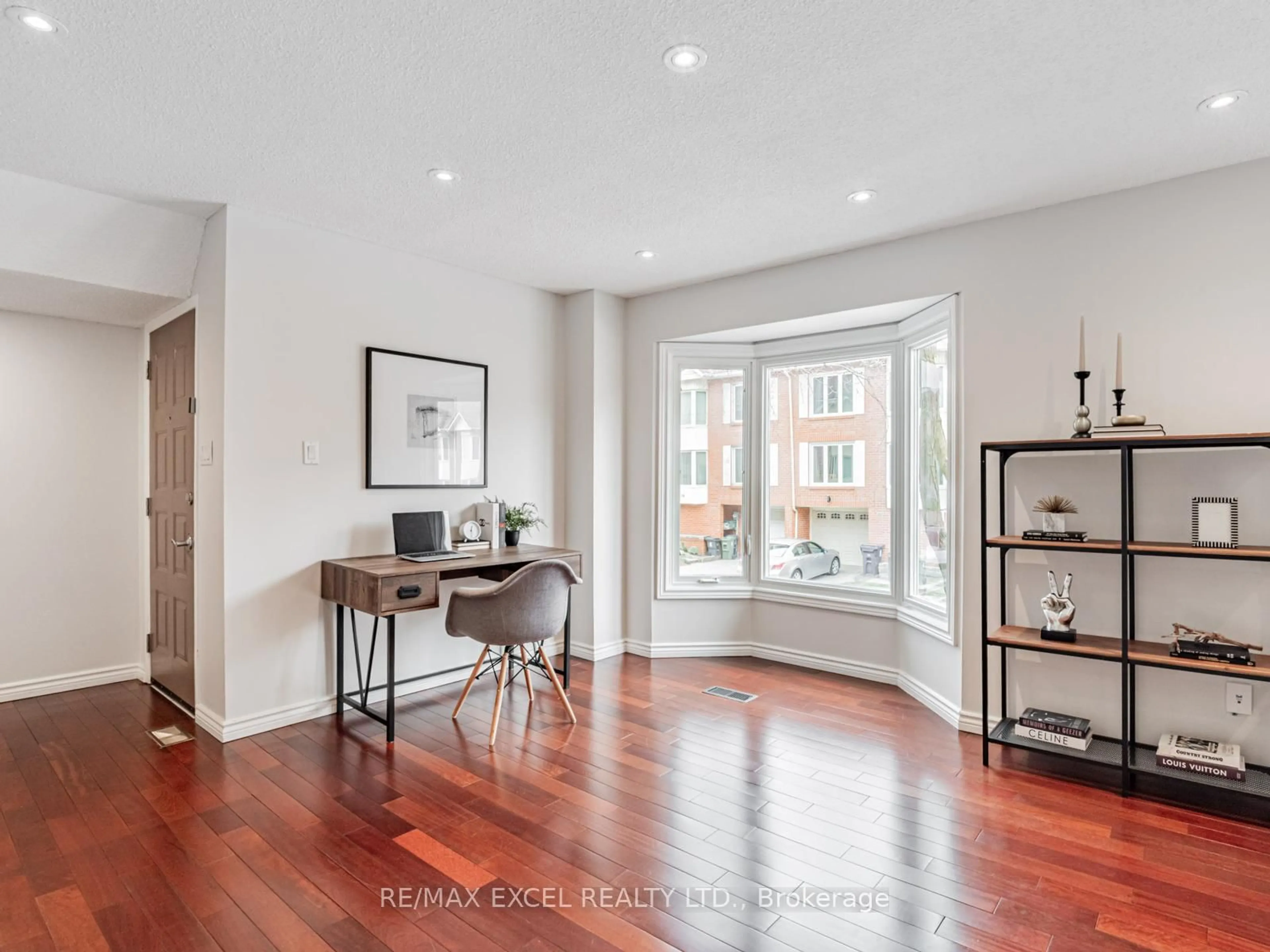 Indoor entryway for 39 Protea Gdns, Toronto Ontario M2K 2W5