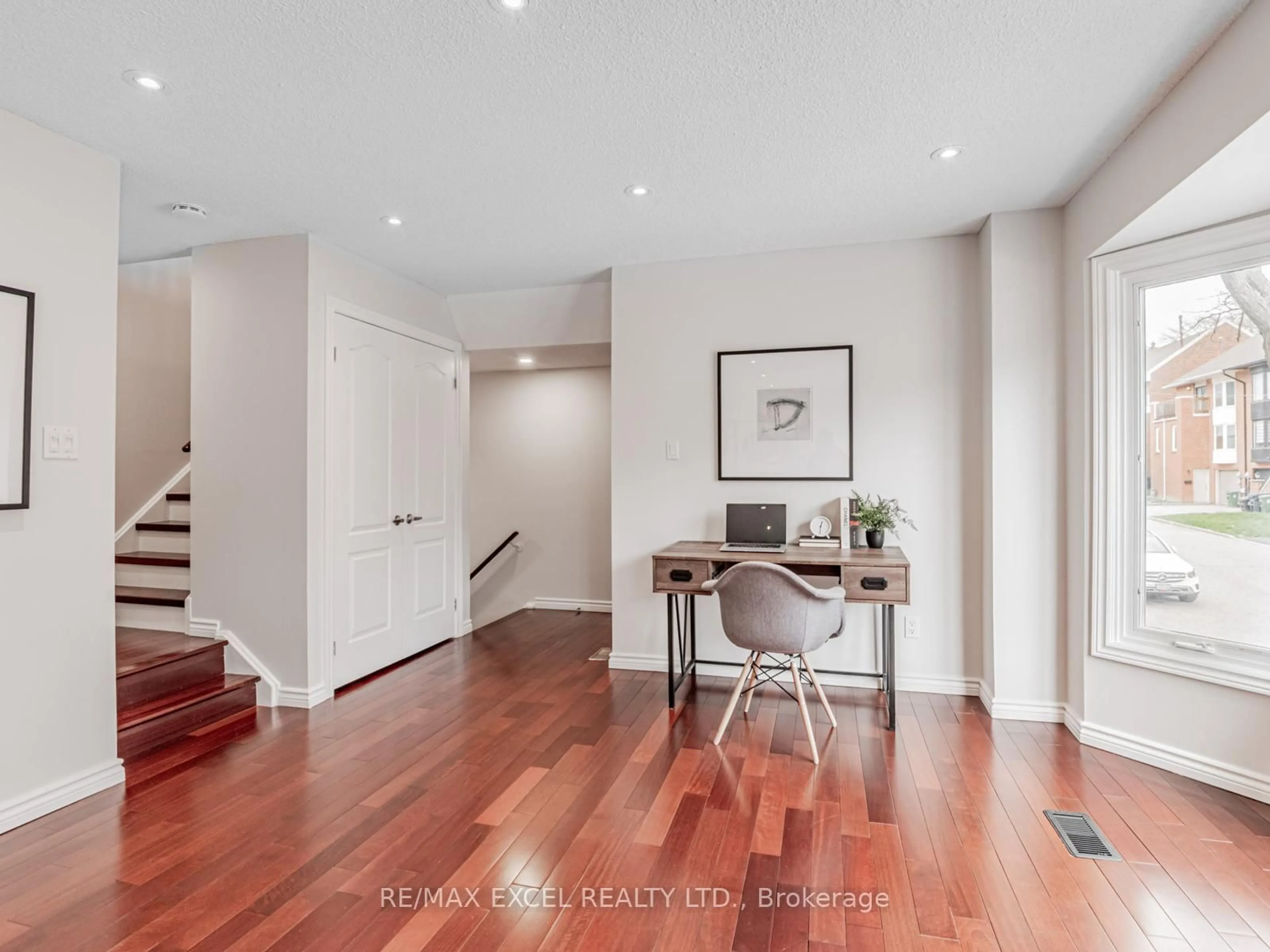 Indoor entryway for 39 Protea Gdns, Toronto Ontario M2K 2W5