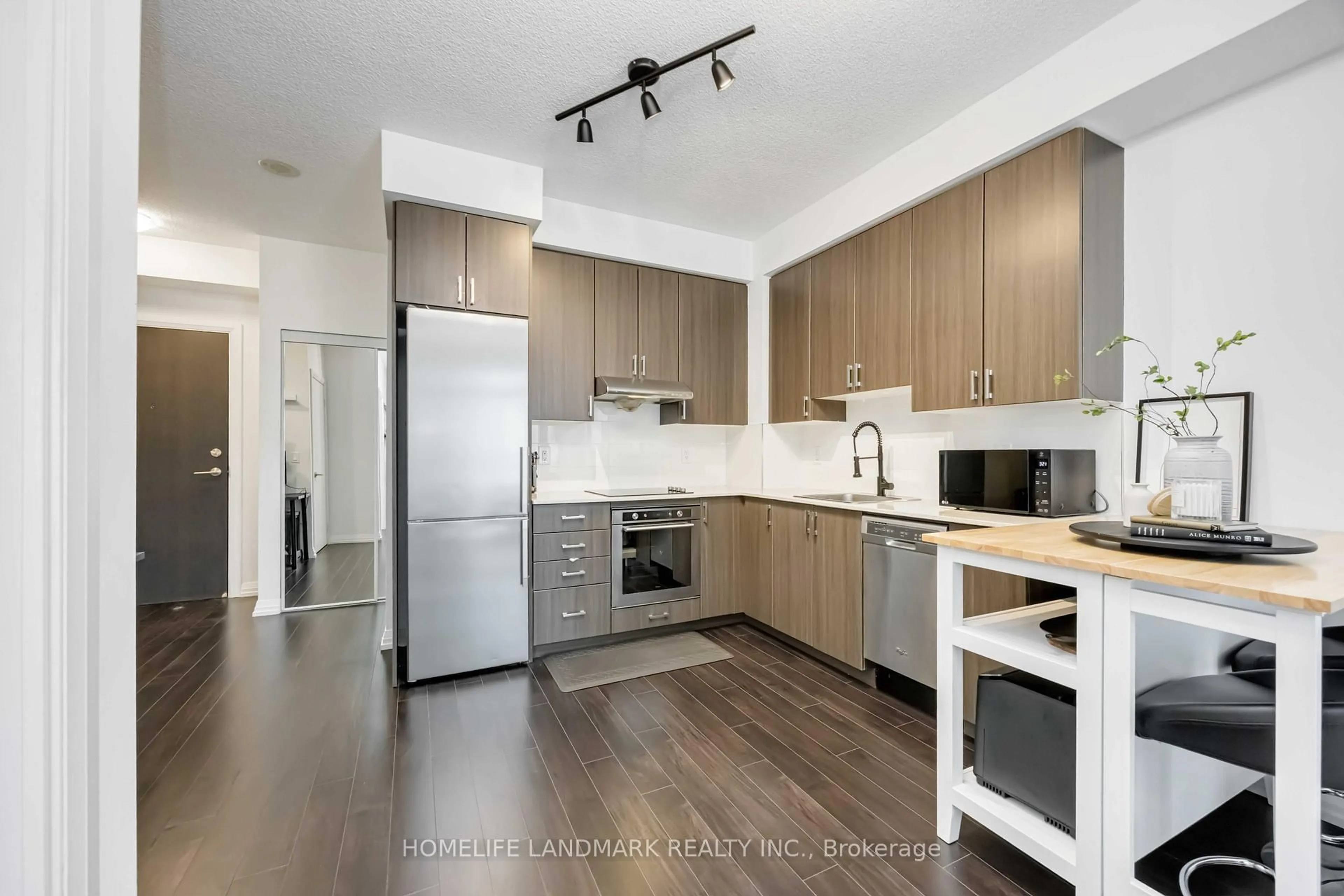 Standard kitchen, wood/laminate floor for 55 Ann O'reilly Rd #1501, Toronto Ontario M2J 0E1