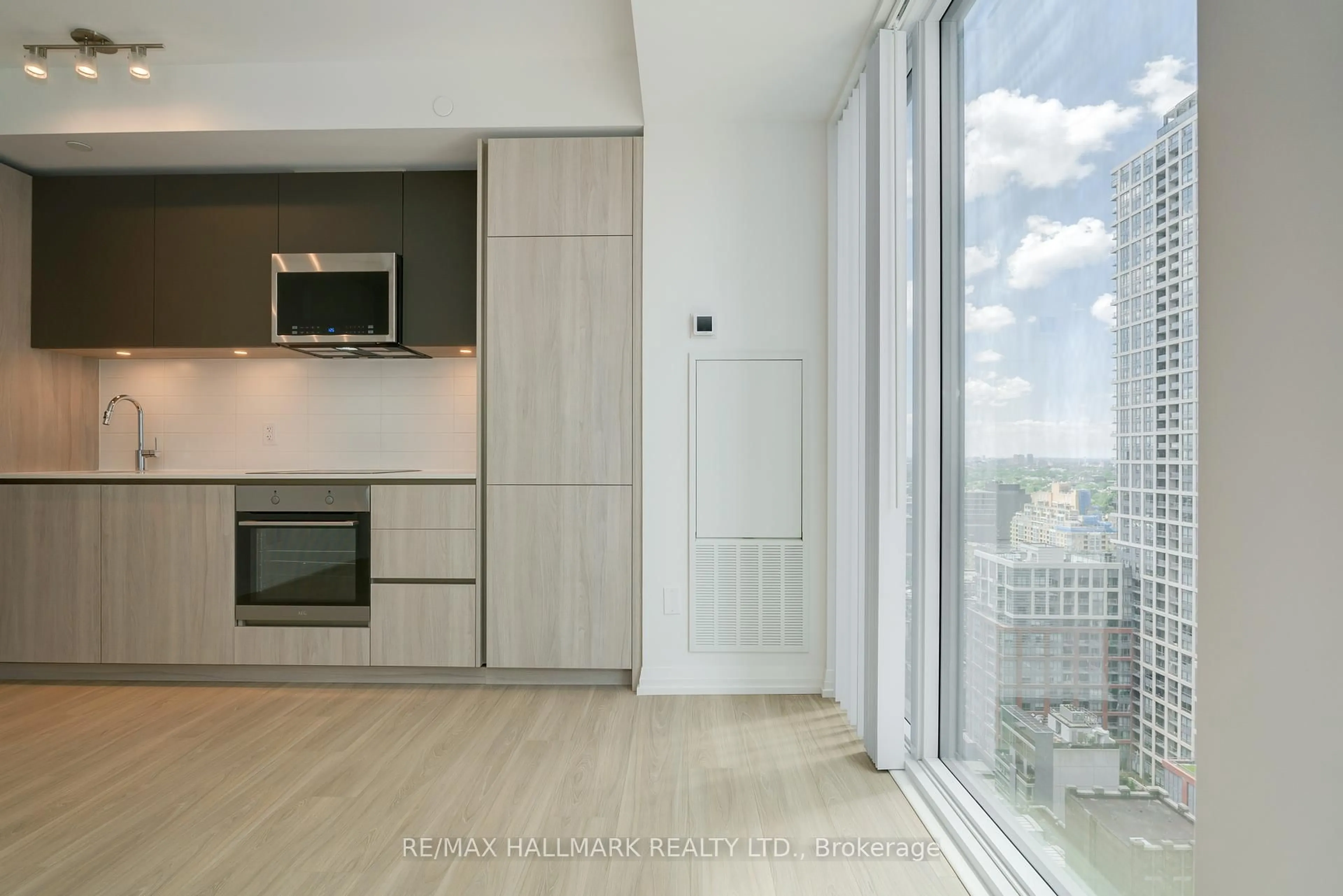 Unknown for 8 Widmer St #2905, Toronto Ontario M5V 0W6