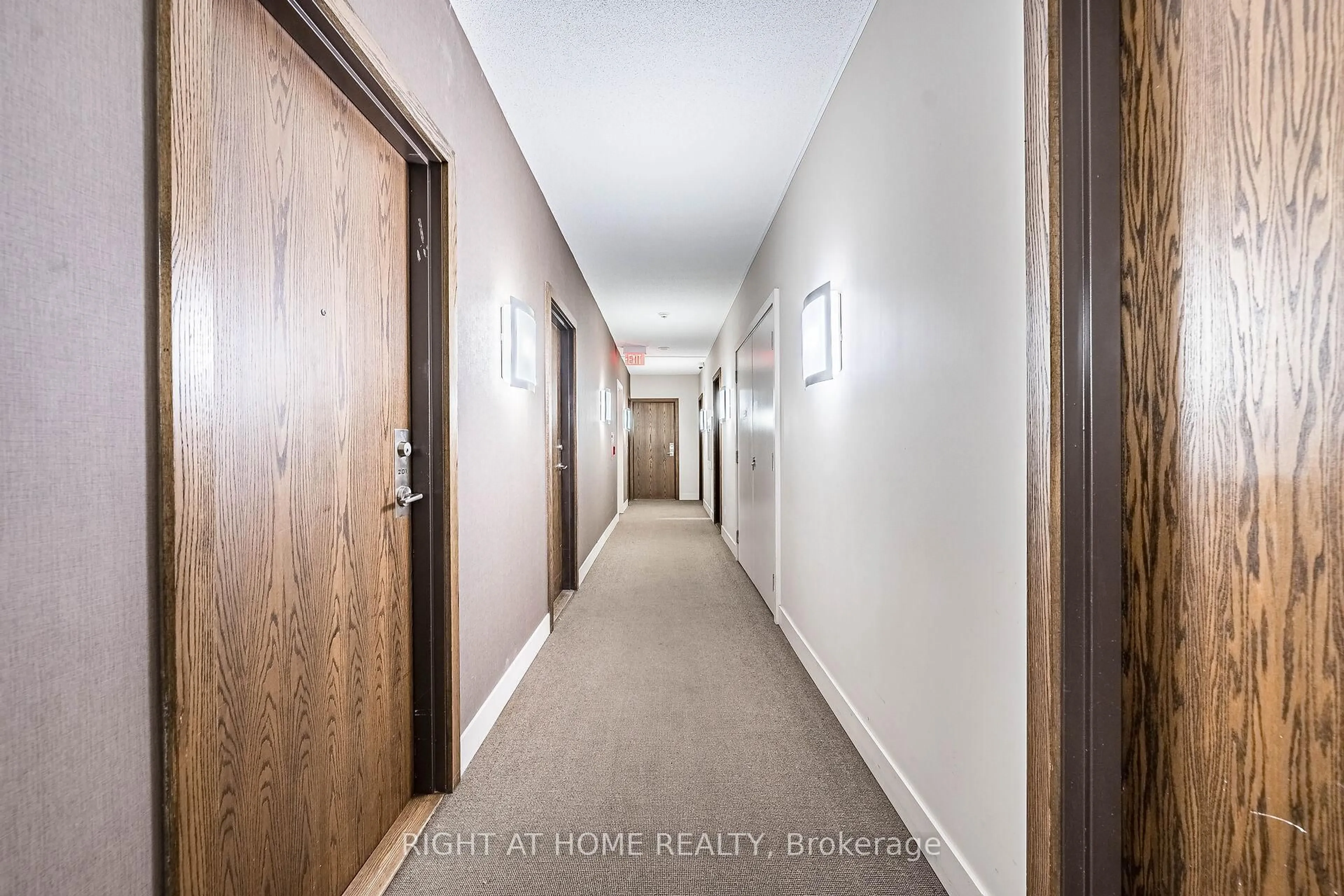 Indoor foyer for 260 Sackville St #201, Toronto Ontario M5A 0B3