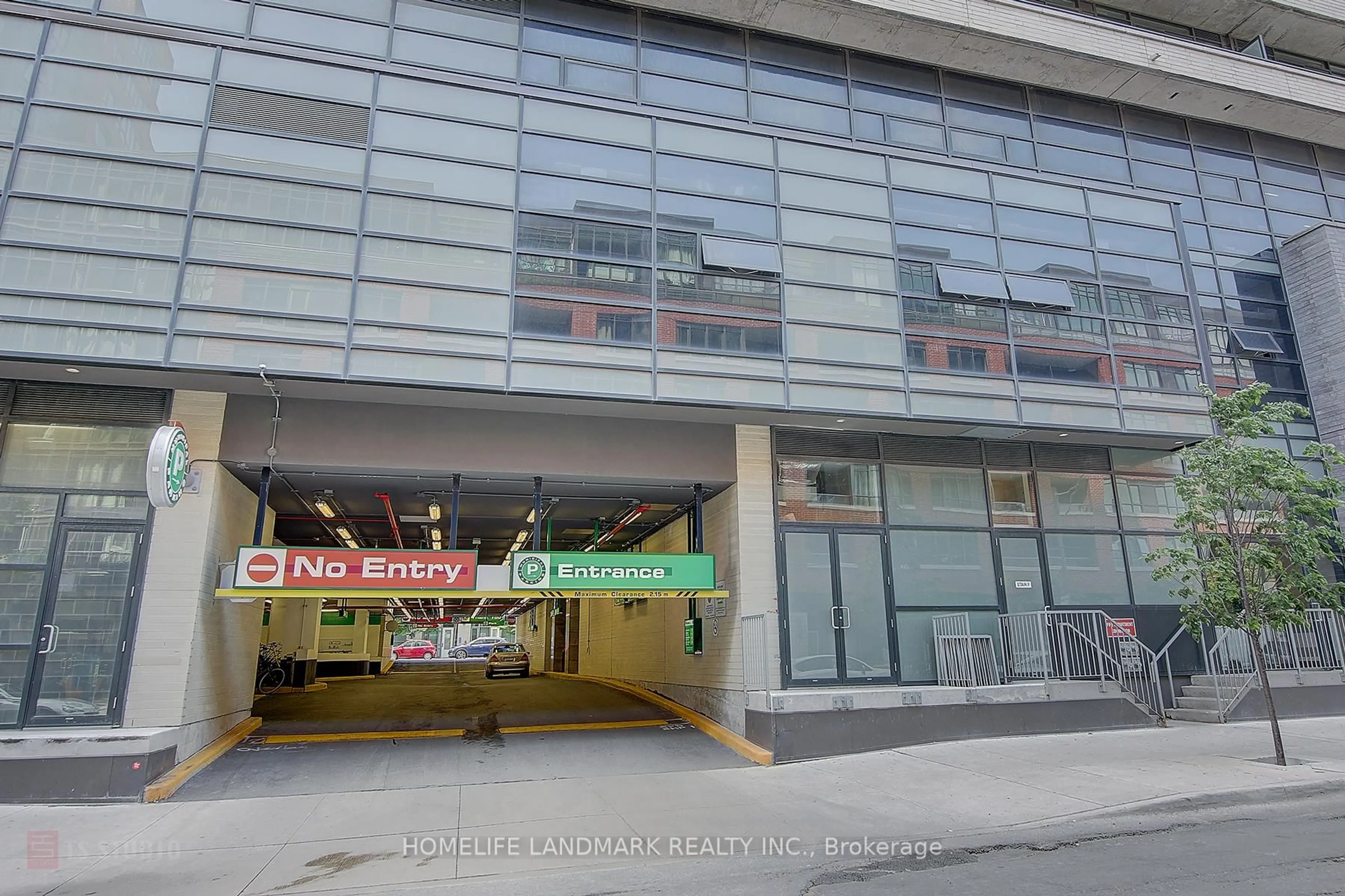 Indoor foyer for 36 lisgar St #623e, Toronto Ontario M6J 3G2