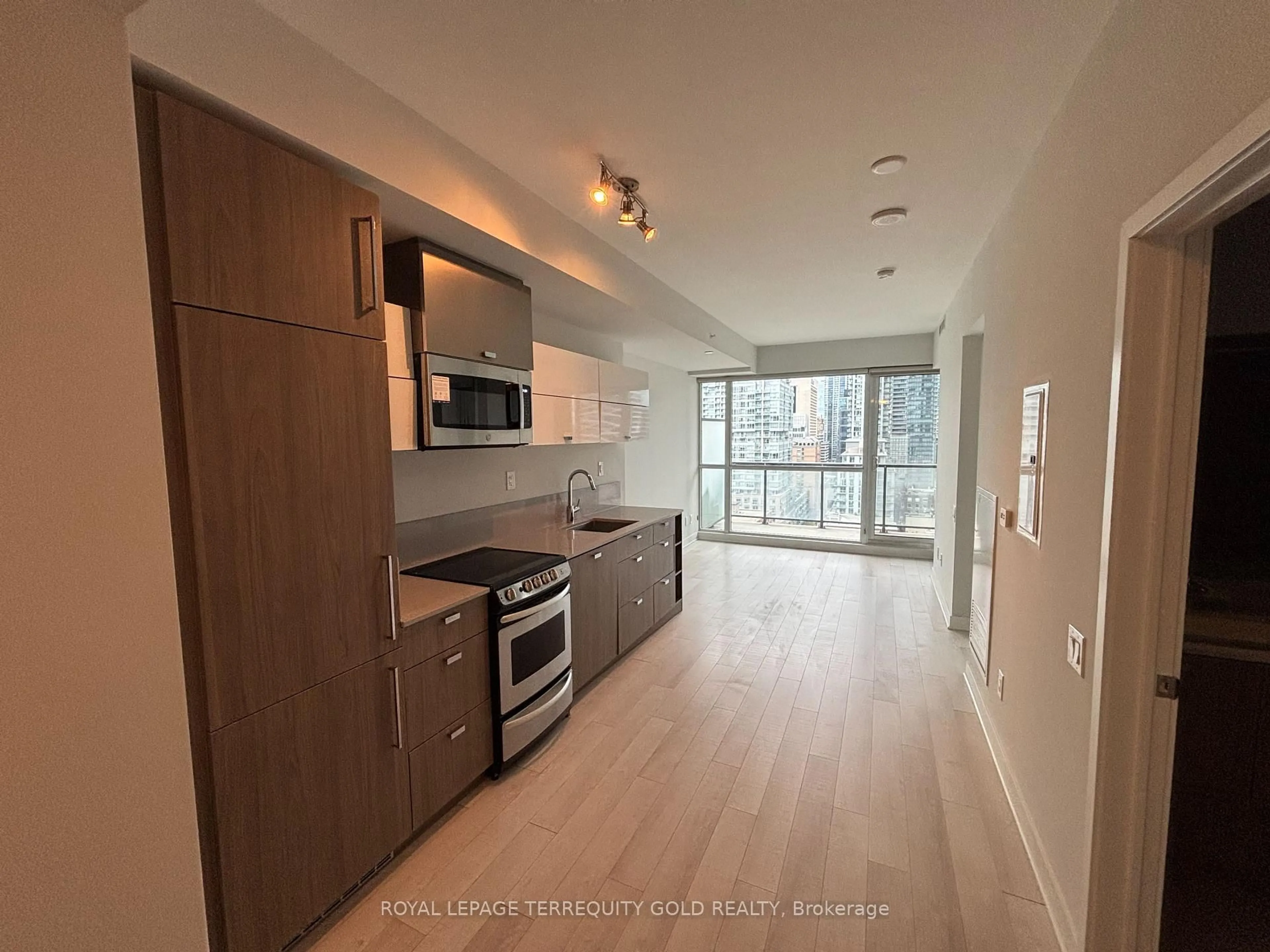 Unknown for 290 Adelaide St #1706, Toronto Ontario M5V 0P3
