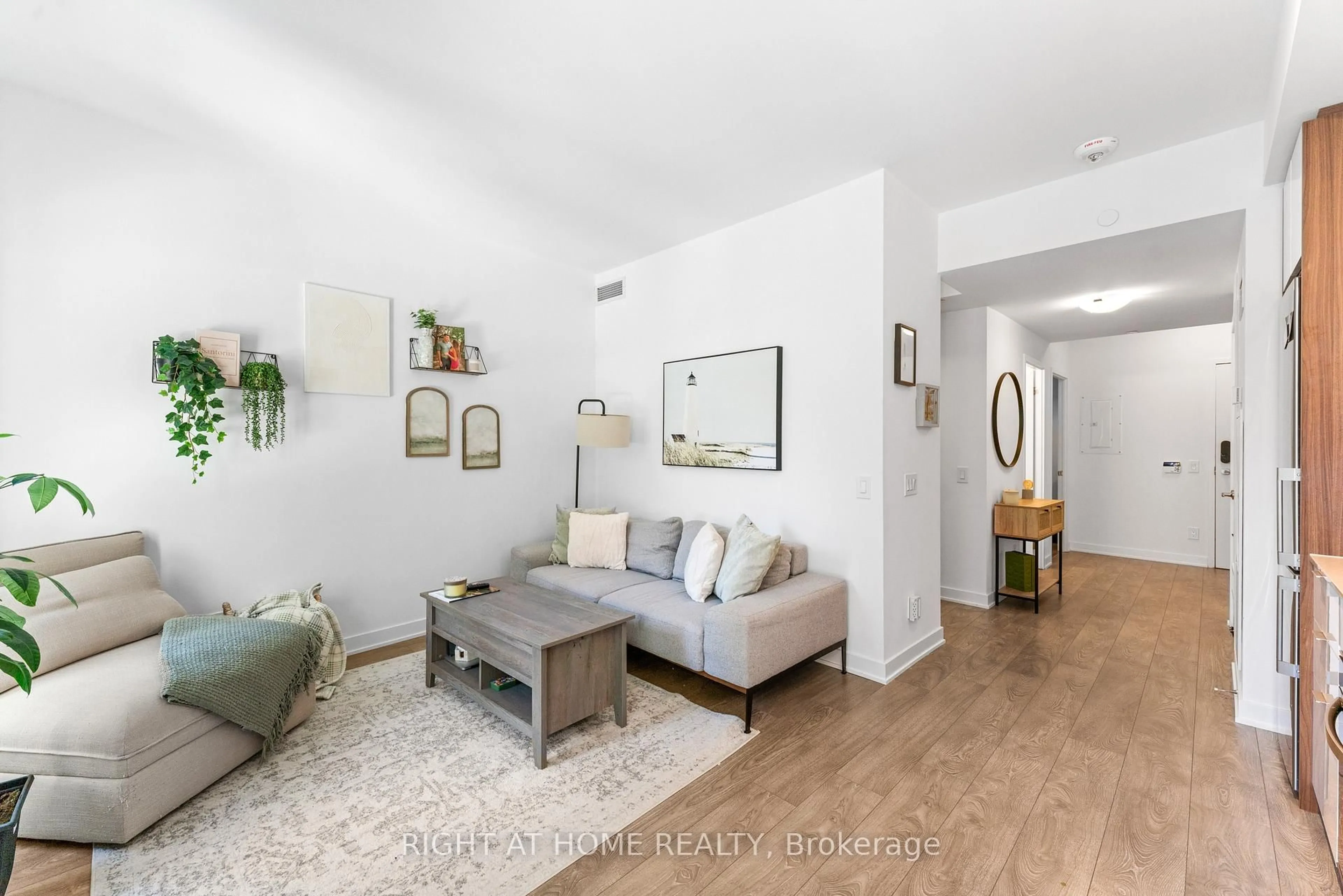 Living room with furniture, unknown for 543 Richmond St #334, Toronto Ontario M5V 1Y6
