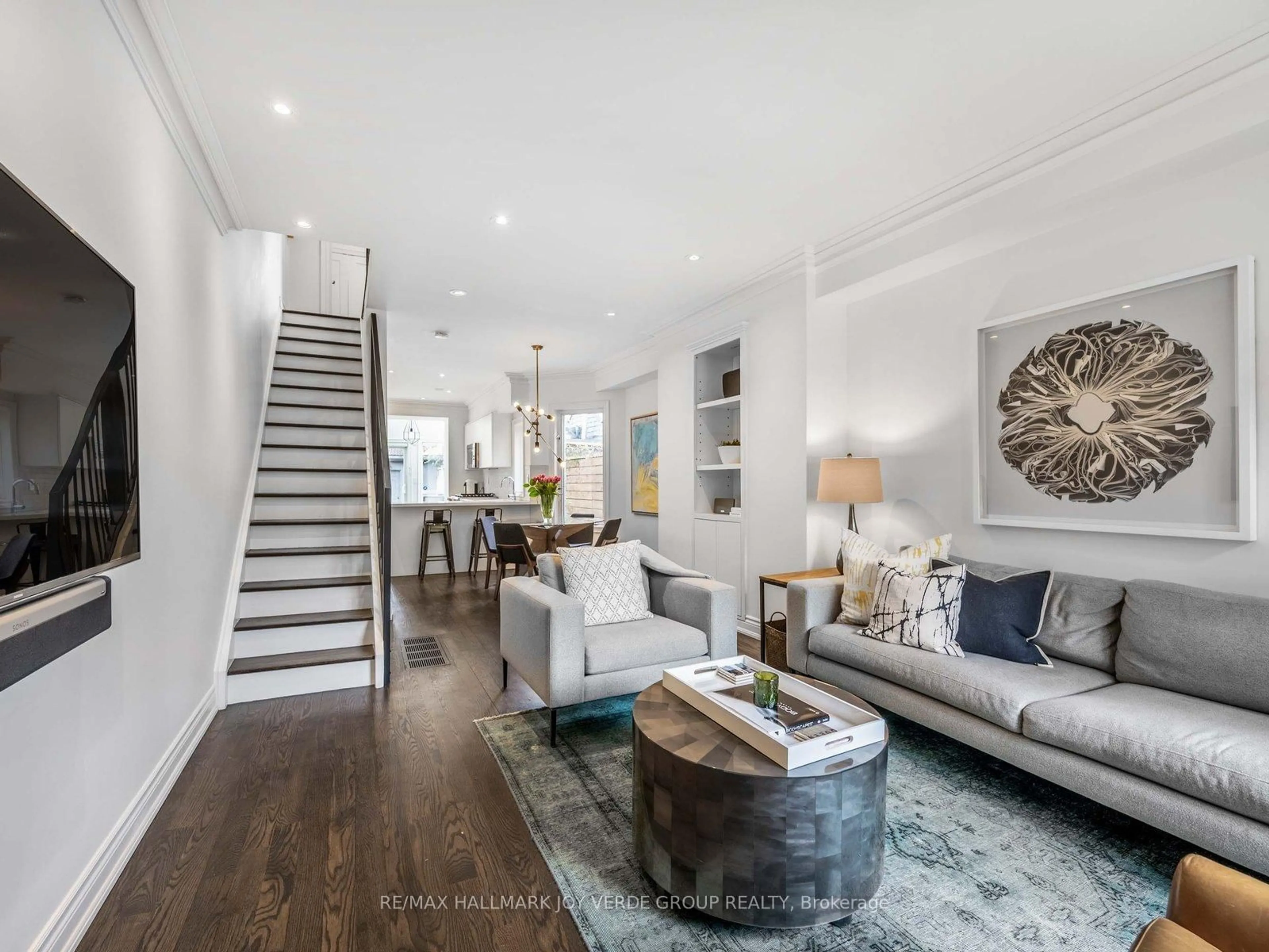 Living room with furniture, unknown for 15 Bellwoods Ave, Toronto Ontario M6J 2P5