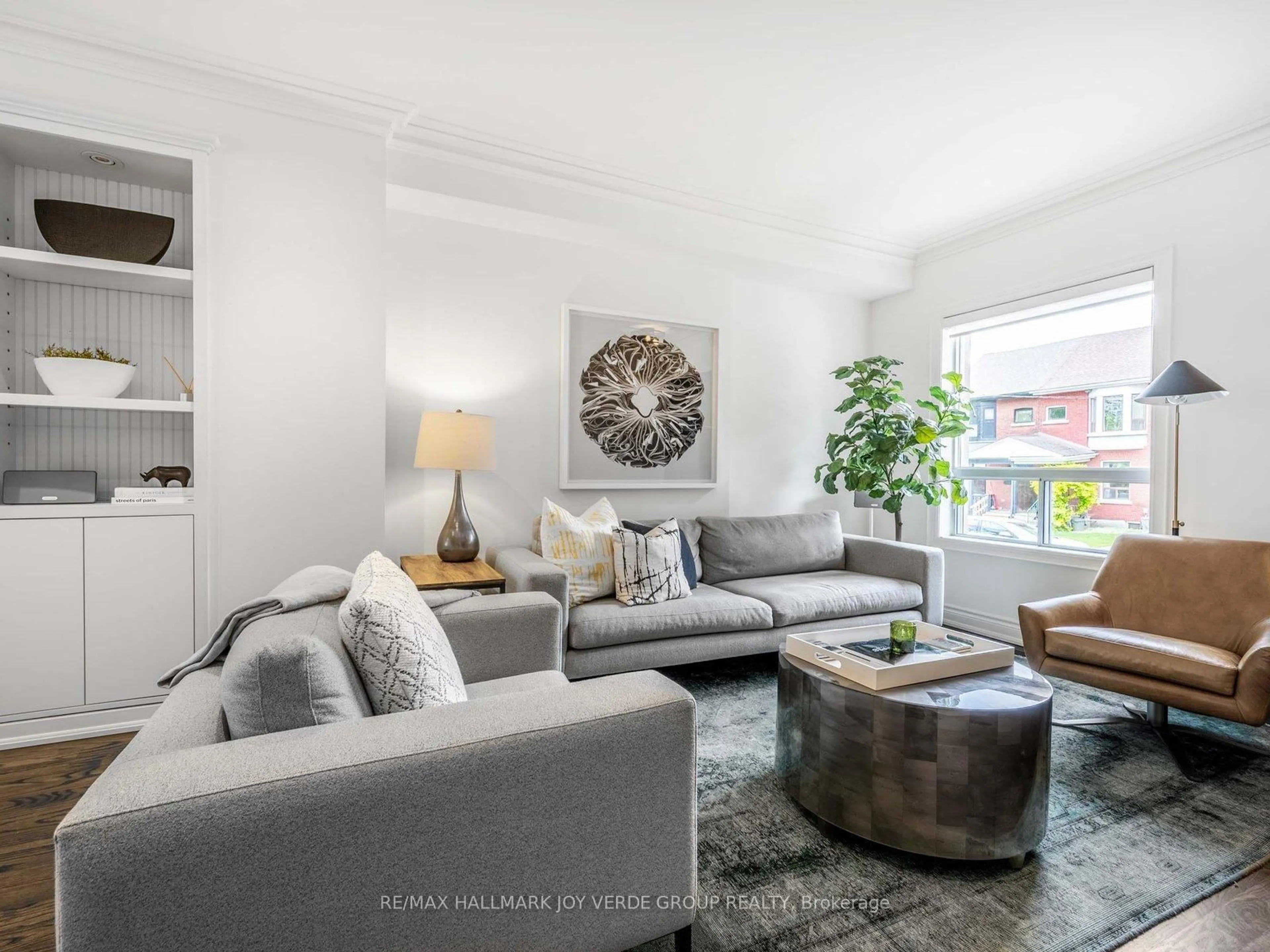 Living room with furniture, unknown for 15 Bellwoods Ave, Toronto Ontario M6J 2P5
