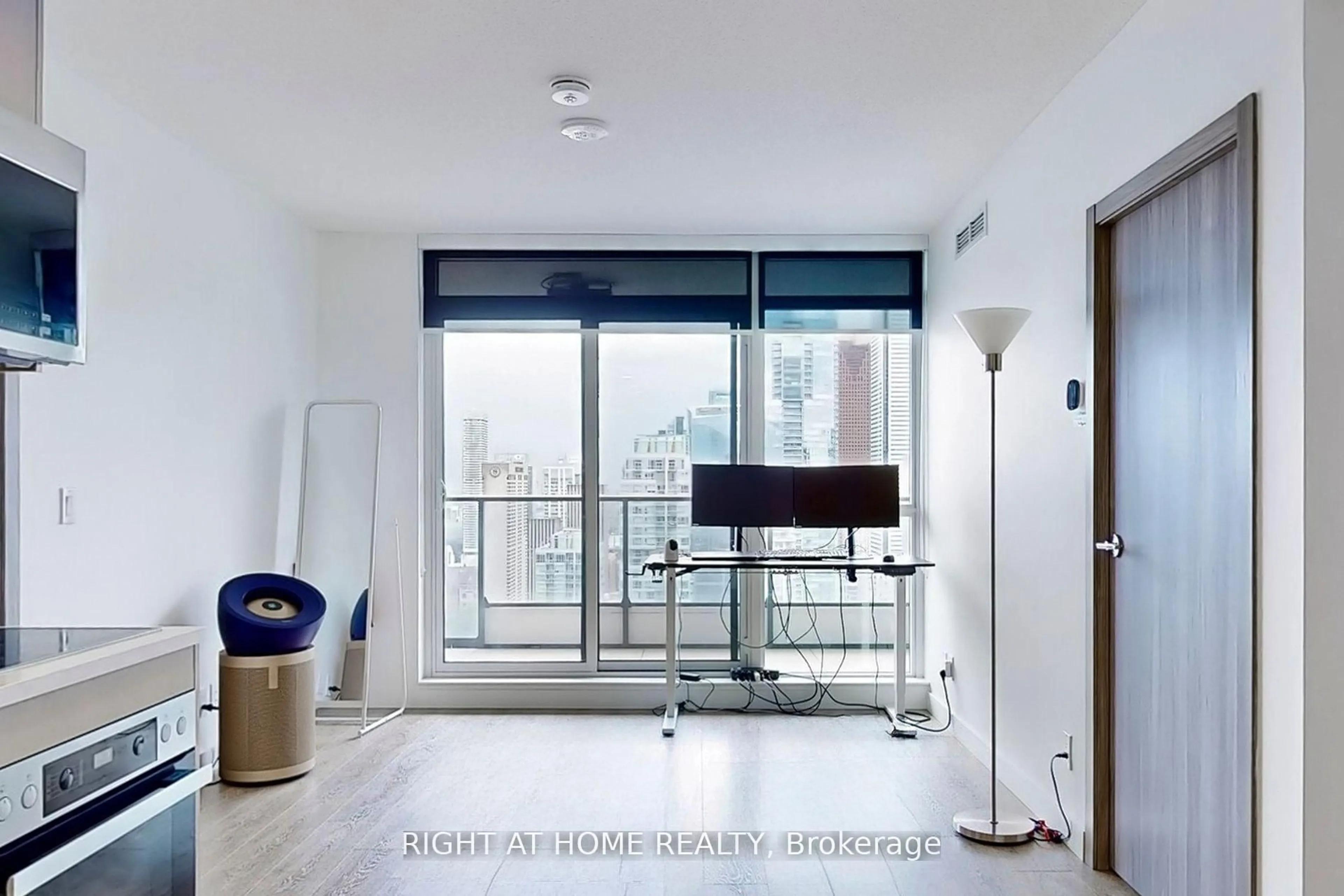 Unknown for 38 Widmer St #4802, Toronto Ontario M5V 0P7