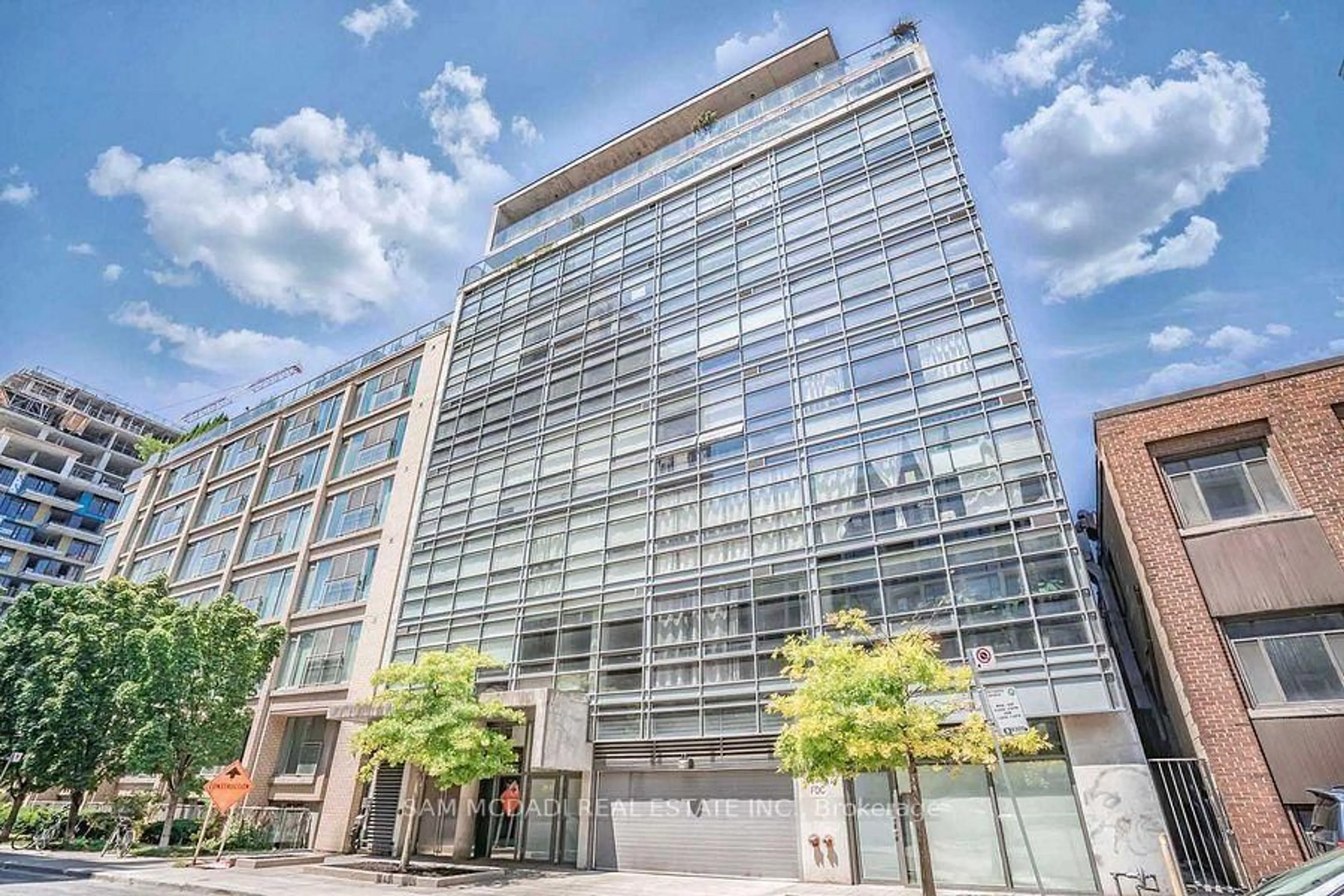 Indoor foyer for 42 Camden St #204, Toronto Ontario M5V 1V1