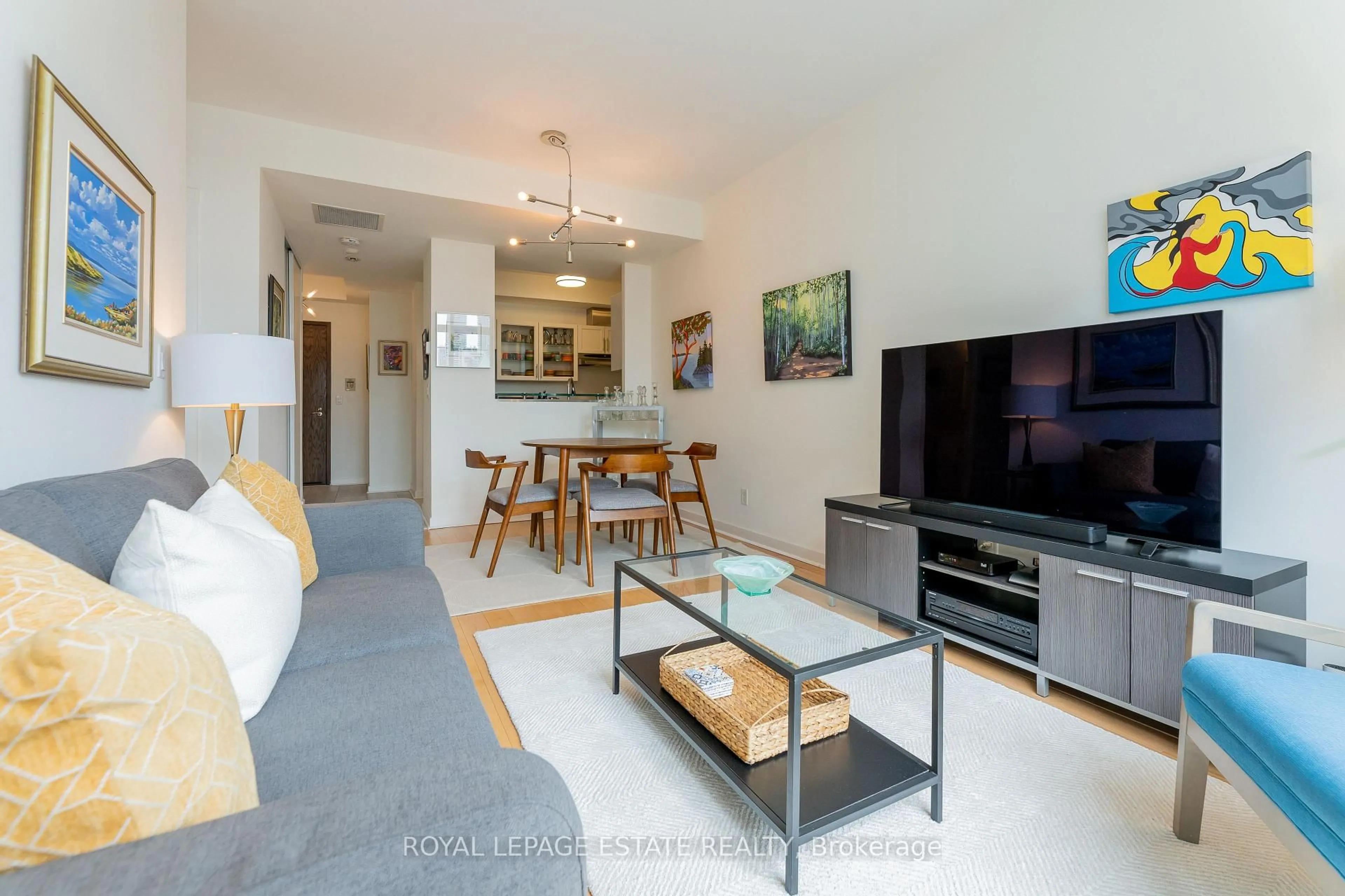 Living room with furniture, unknown for 438 Richmond St #1409, Toronto Ontario M5V 3S6