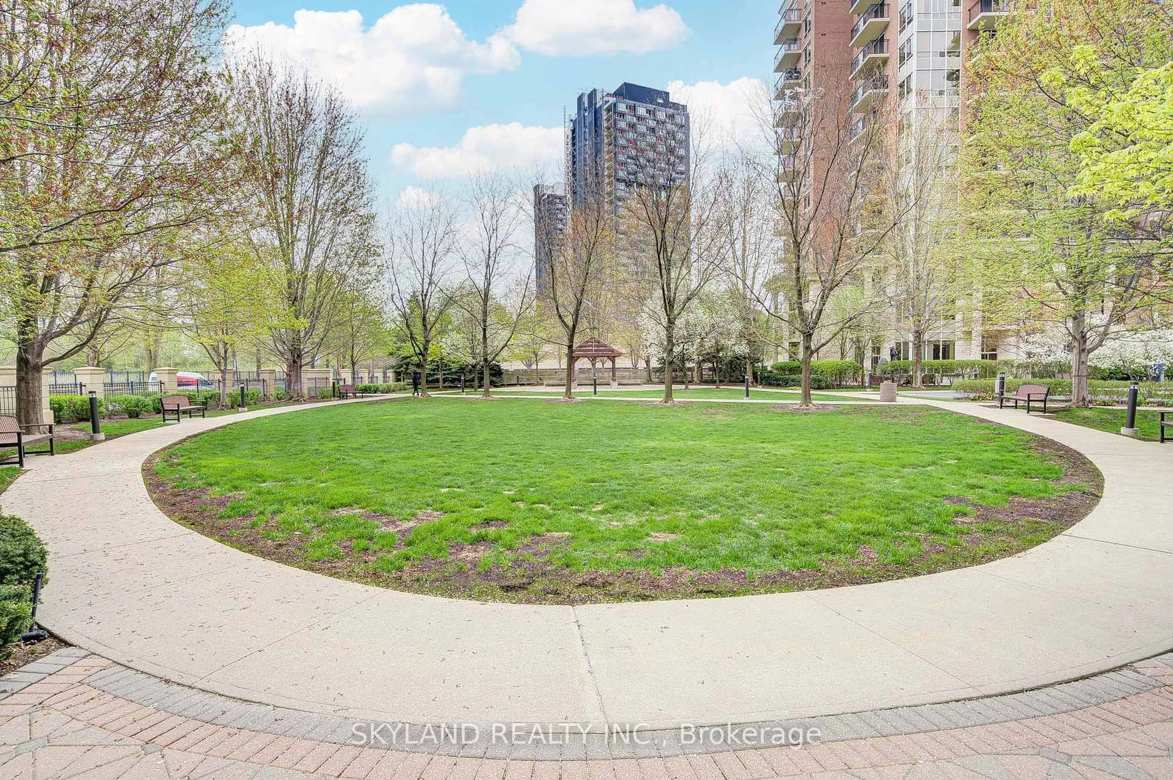 Patio, street for 1105 Leslie St #1106, Toronto Ontario M3C 4G9