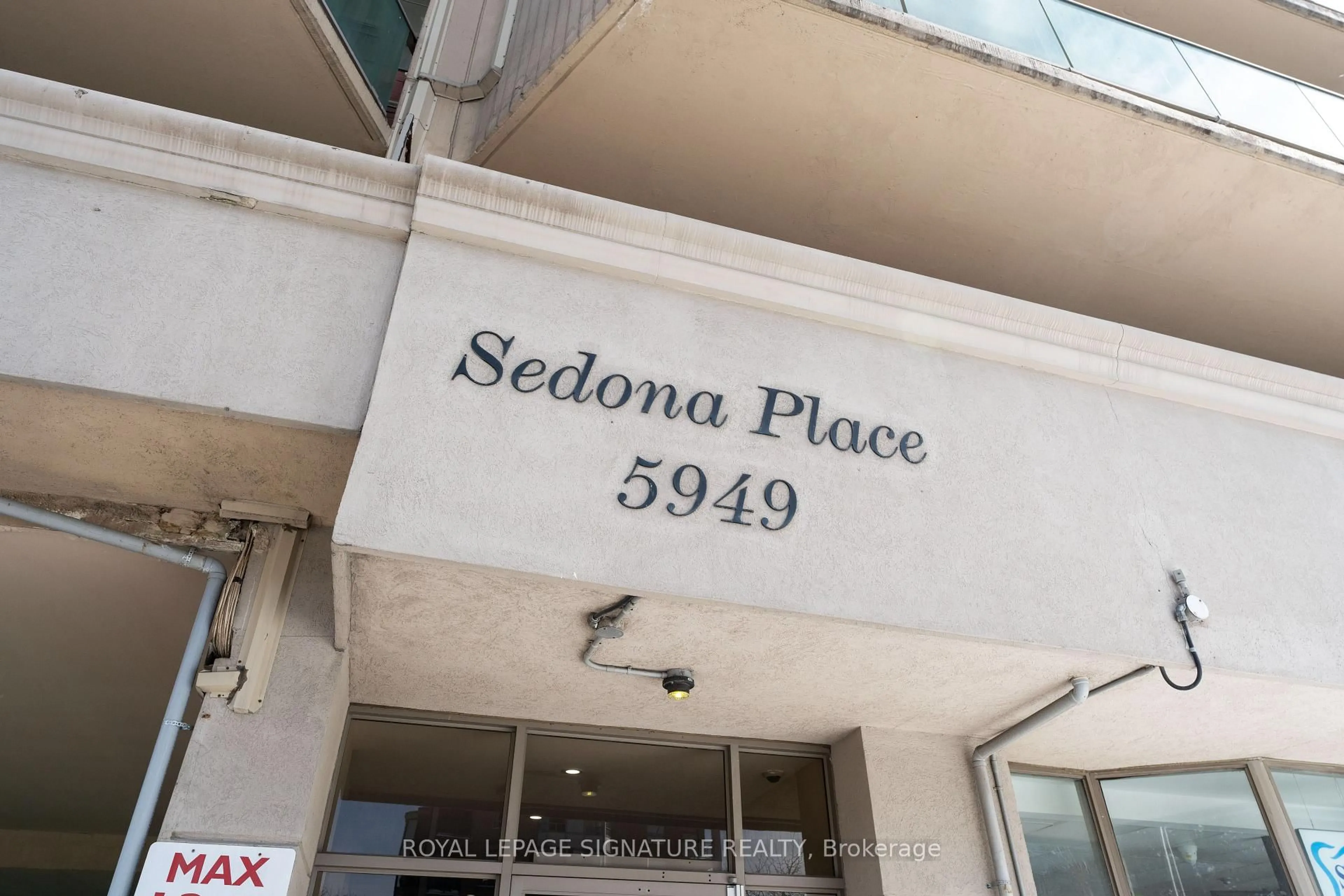 Indoor foyer for 5949 Yonge St #802, Toronto Ontario M2M 3V8