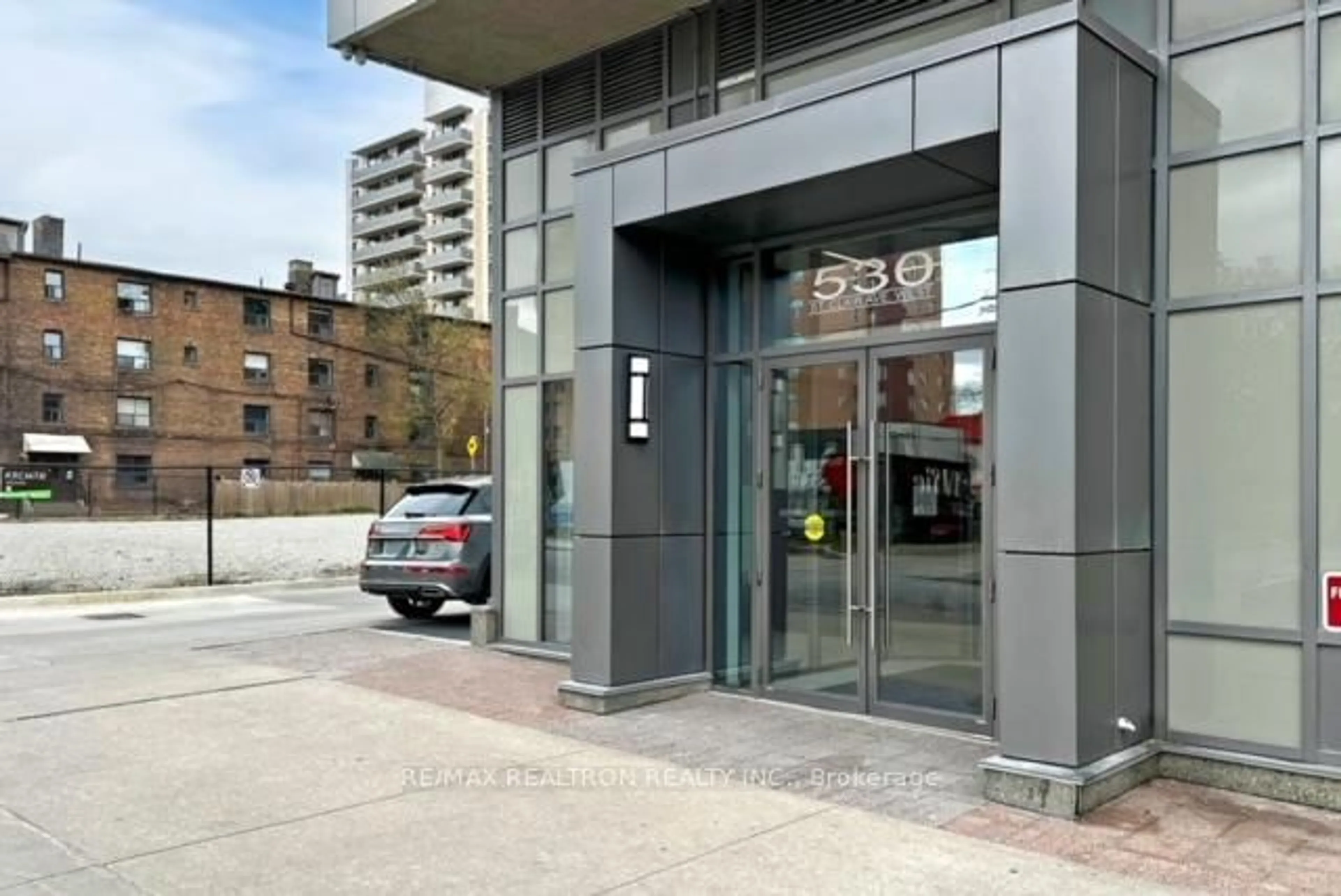 Indoor foyer for 530 St Clair Ave #1701, Toronto Ontario M6C 0A2