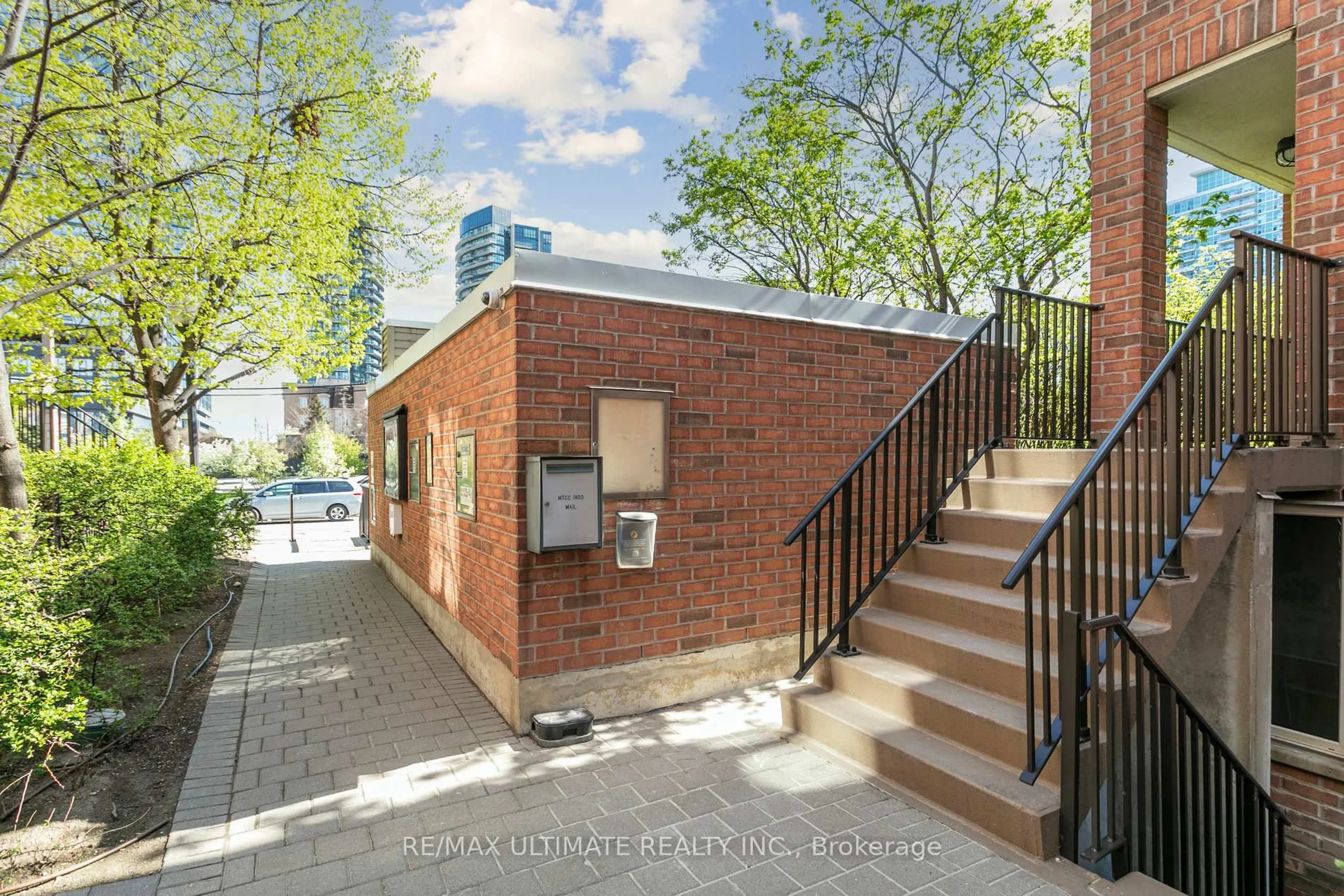 Unknown for 12 Douro St #TH426, Toronto Ontario M6K 3M4