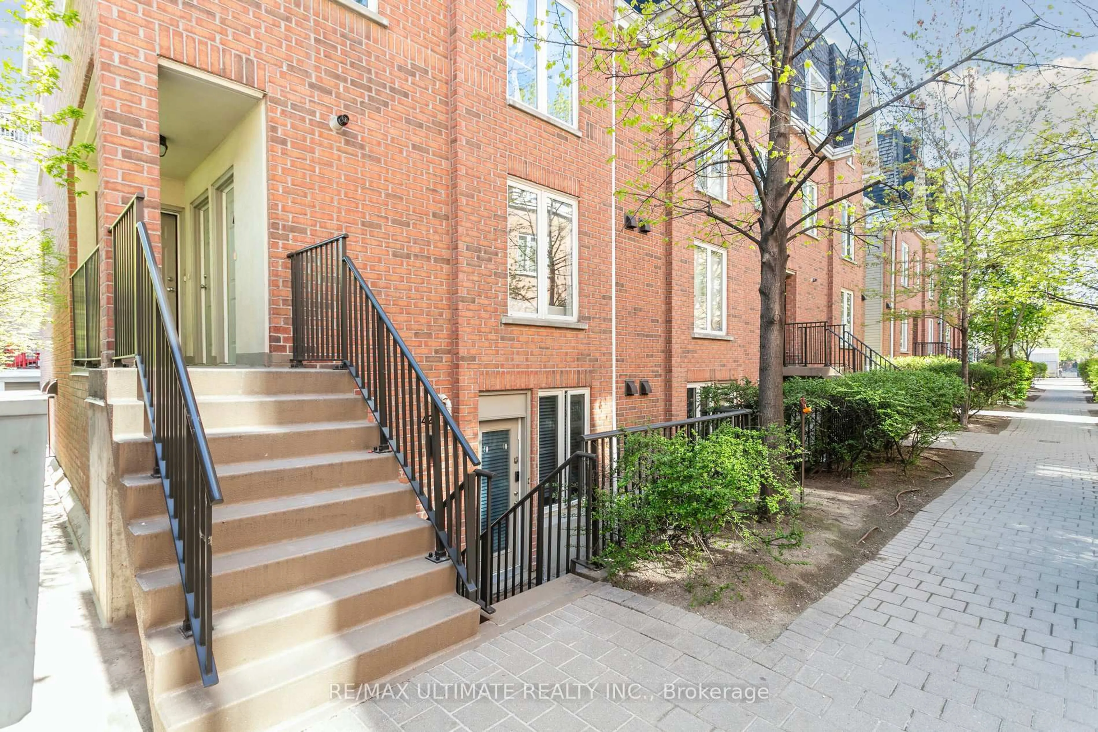 Unknown for 12 Douro St #TH426, Toronto Ontario M6K 3M4
