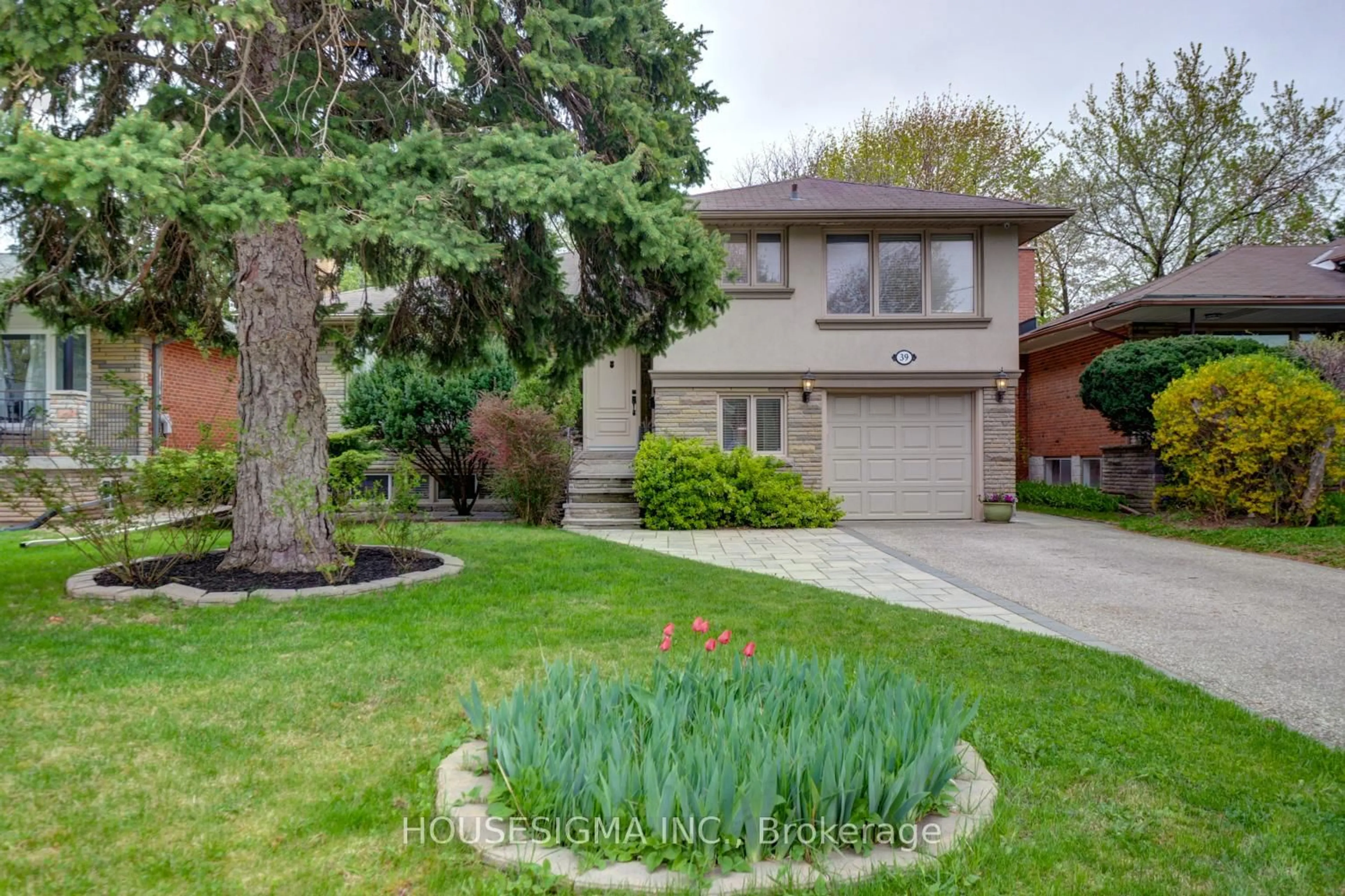 Home with vinyl exterior material, street for 39 Pannahill Rd, Toronto Ontario M3H 4N4