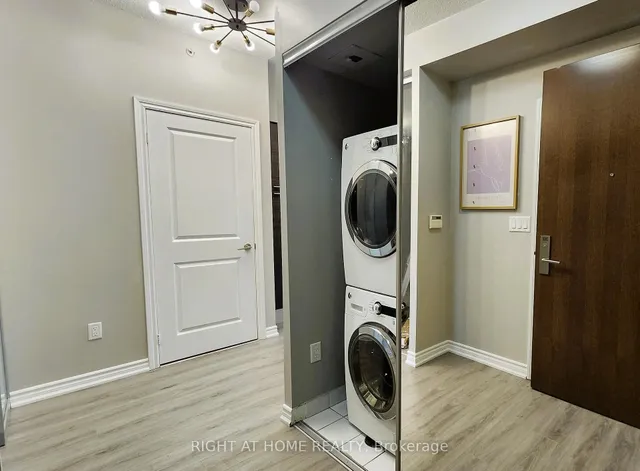 Additional image 4 of 386 Yonge St Unit 3901