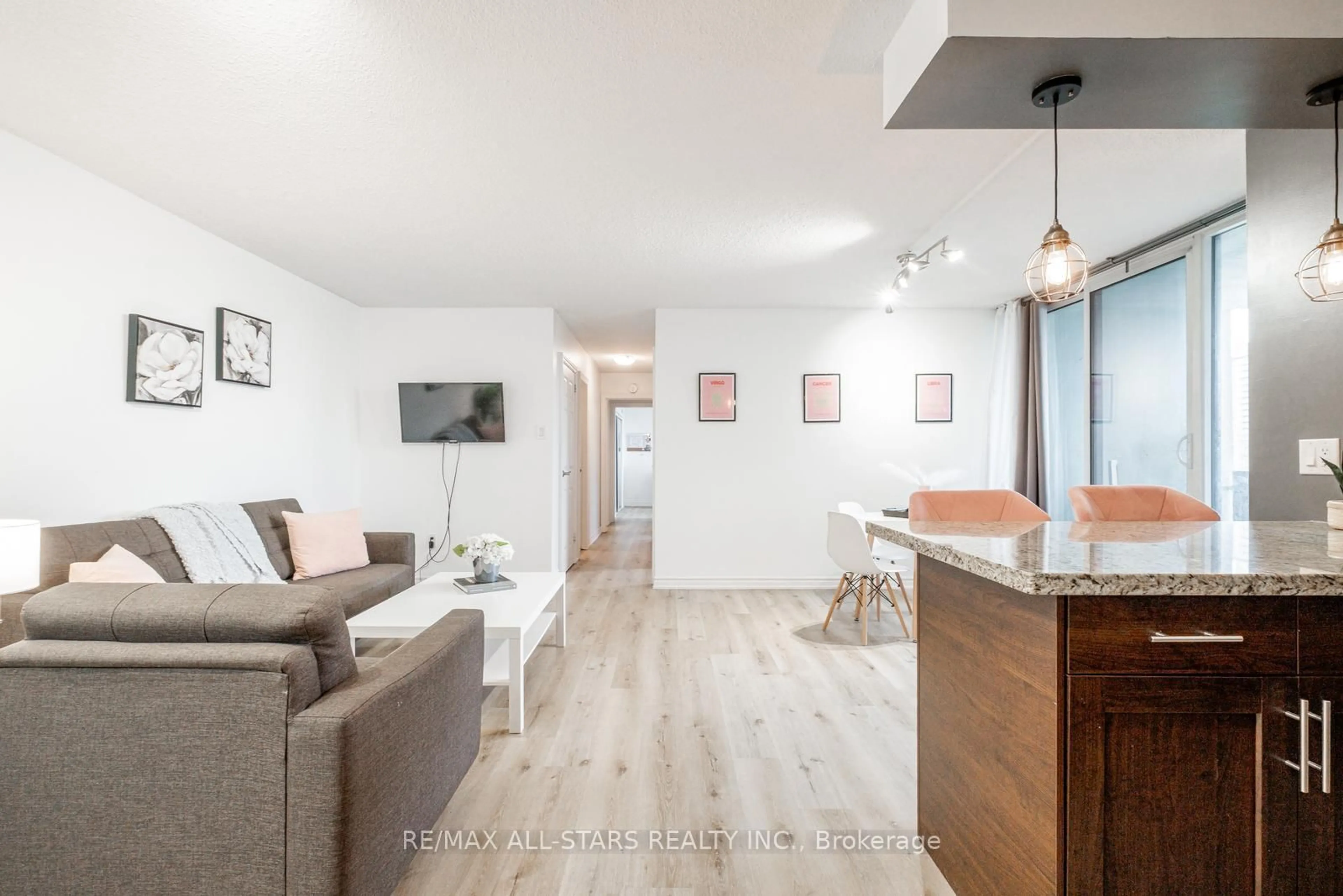 Living room with furniture, wood/laminate floor for 10 Muirhead Rd #610, Toronto Ontario M2J 4P9