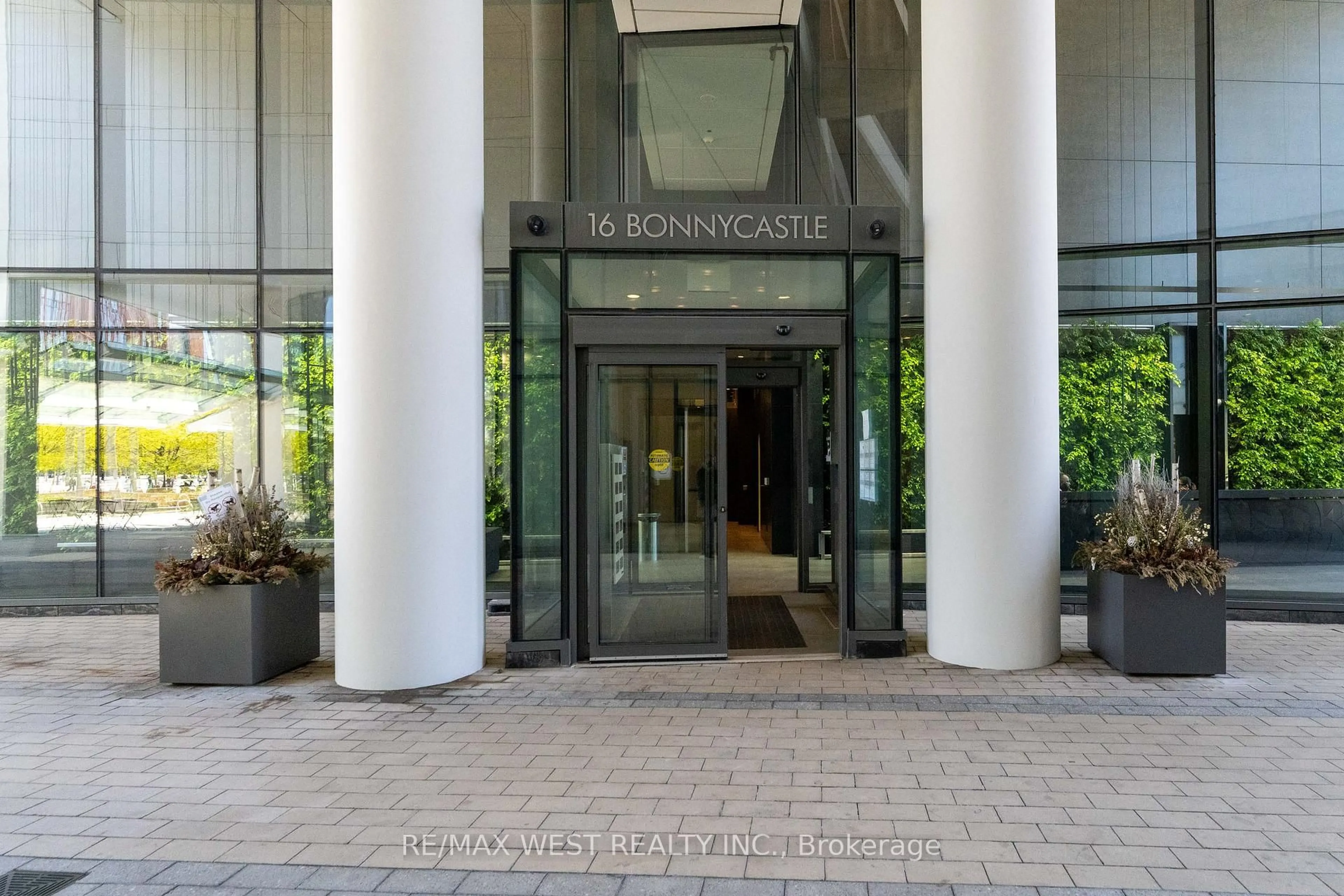 Indoor foyer for 16 Bonnycastle St #2002, Toronto Ontario M5A 0C9