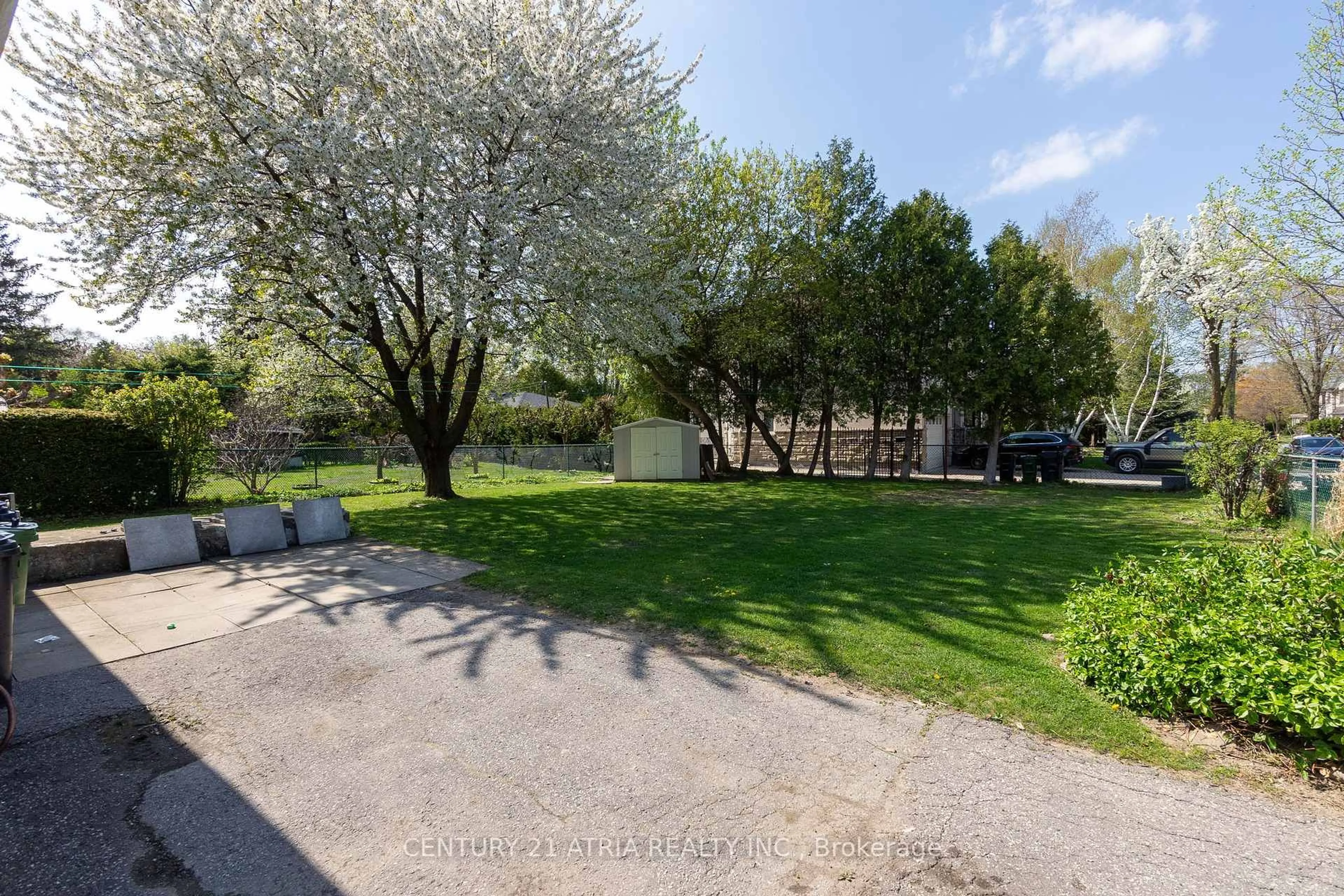 A pic from outside/outdoor area/front of a property/back of a property/a pic from drone, street for 2 Lanbrooke Ave, Toronto Ontario M2R 2C6