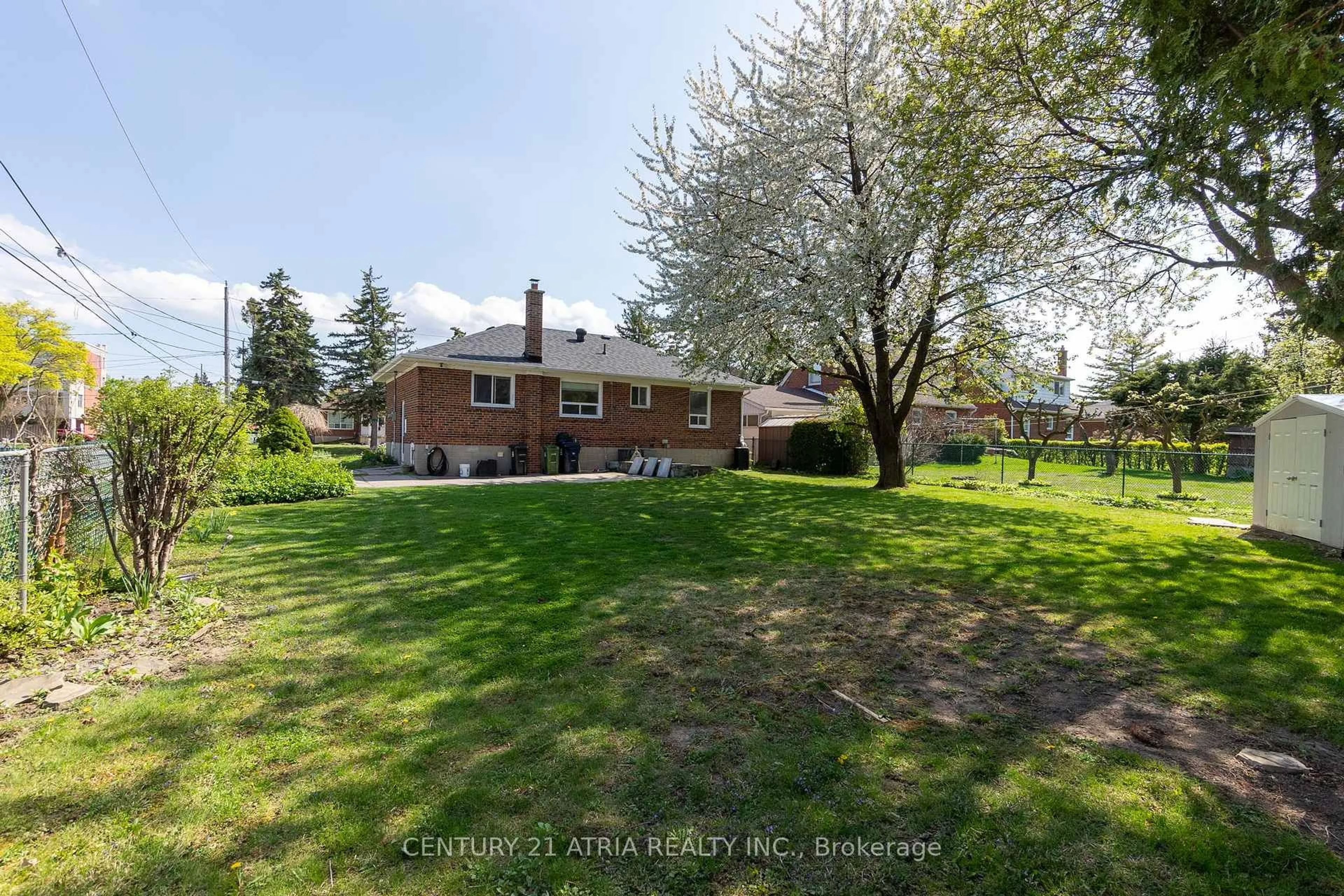 A pic from outside/outdoor area/front of a property/back of a property/a pic from drone, unknown for 2 Lanbrooke Ave, Toronto Ontario M2R 2C6
