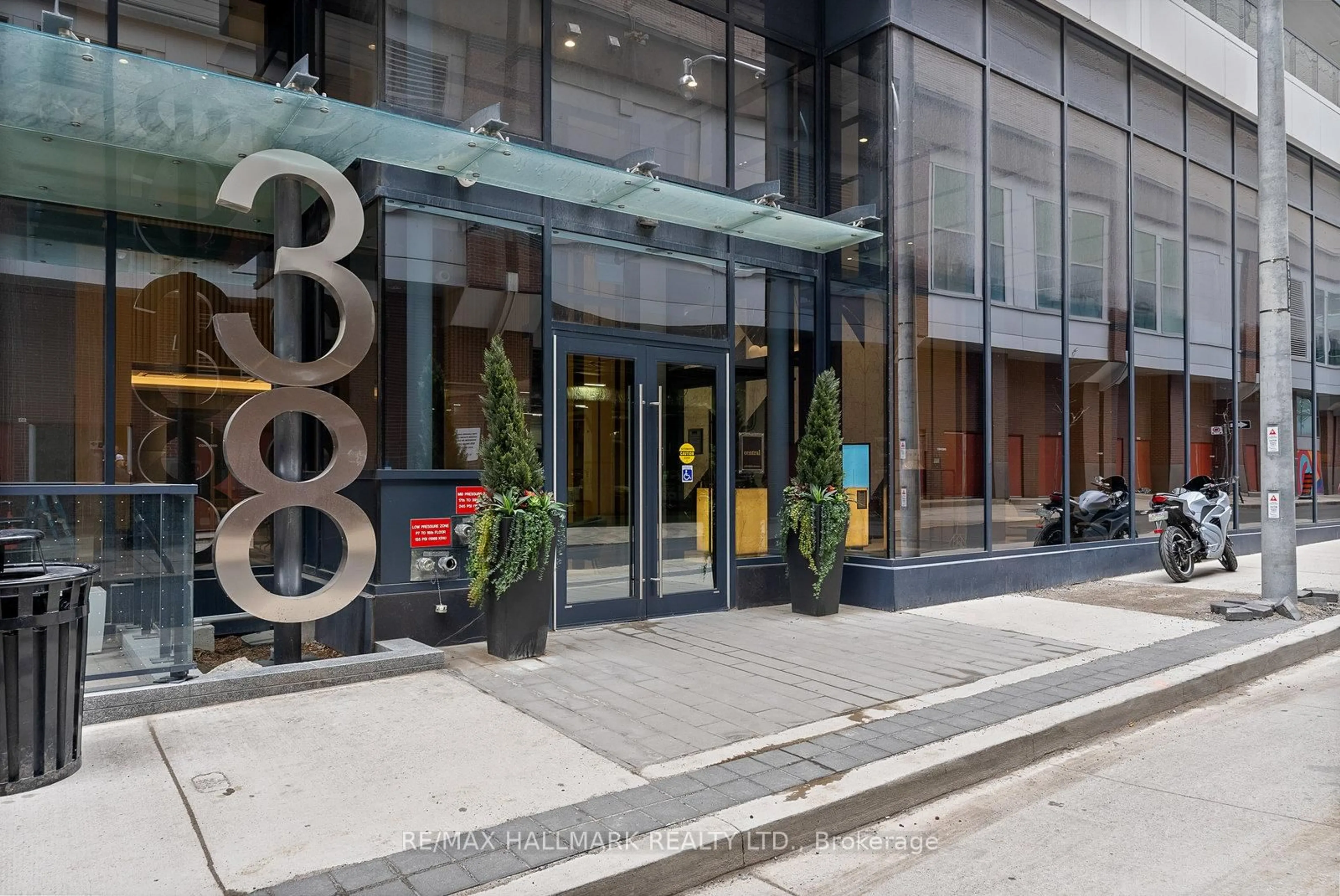 Indoor foyer for 38 Widmer St #4308, Toronto Ontario M5V 2E9